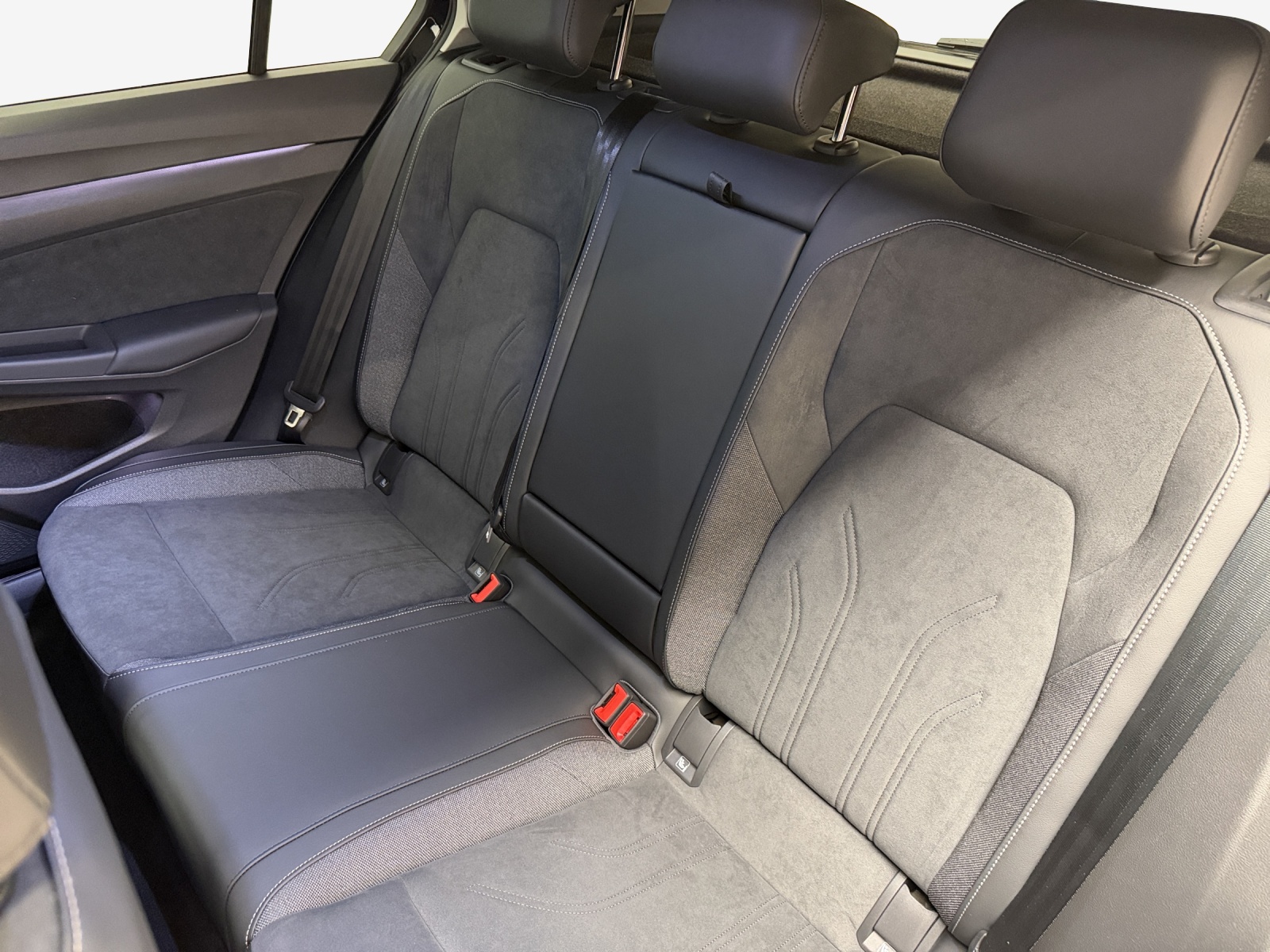 VW Golf 1.5 TSI PHEV Style-image-11
