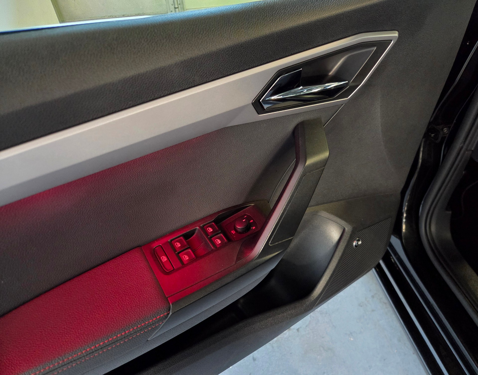 SEAT Ibiza 1.0 TSI 115 FR DSG-image-18