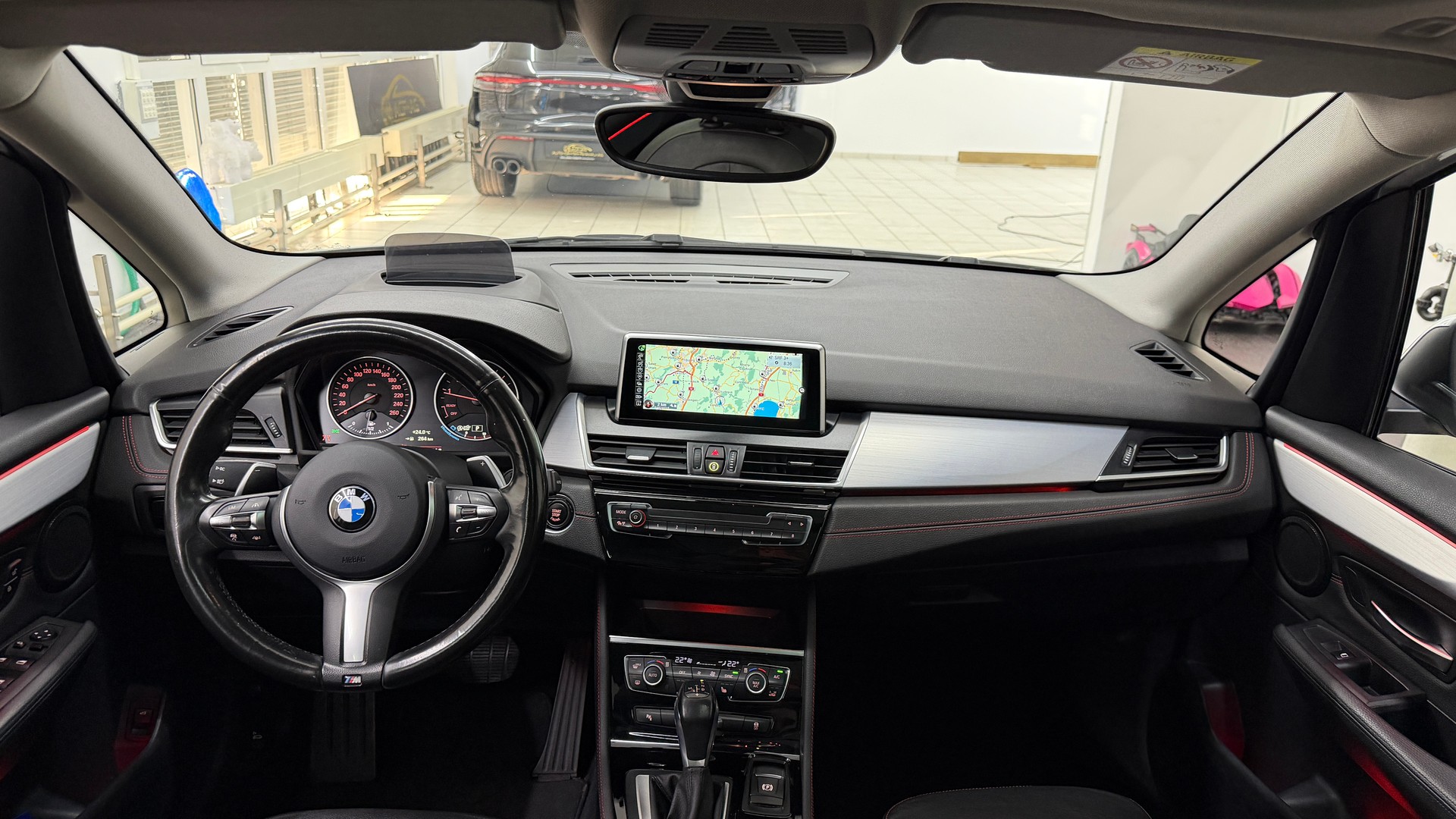 BMW 220i Active Tourer Sport Line Steptronic-image-8