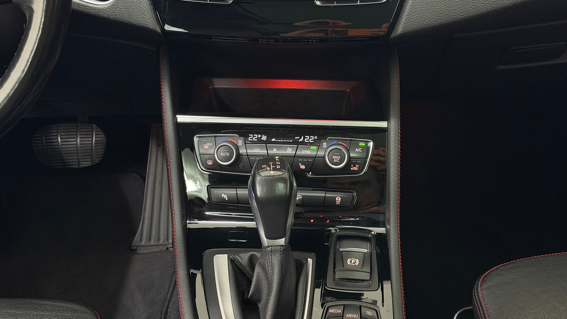BMW 220i Active Tourer Sport Line Steptronic-image-12