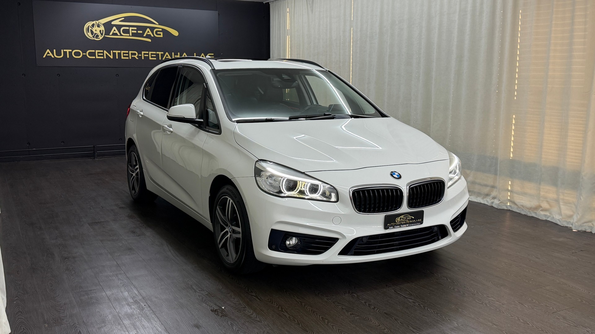 BMW 220i Active Tourer Sport Line Steptronic-image-2