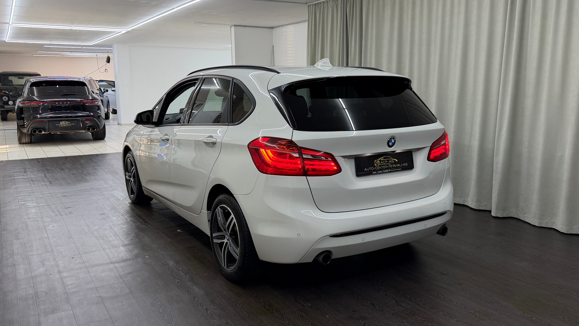 BMW 220i Active Tourer Sport Line Steptronic-image-5