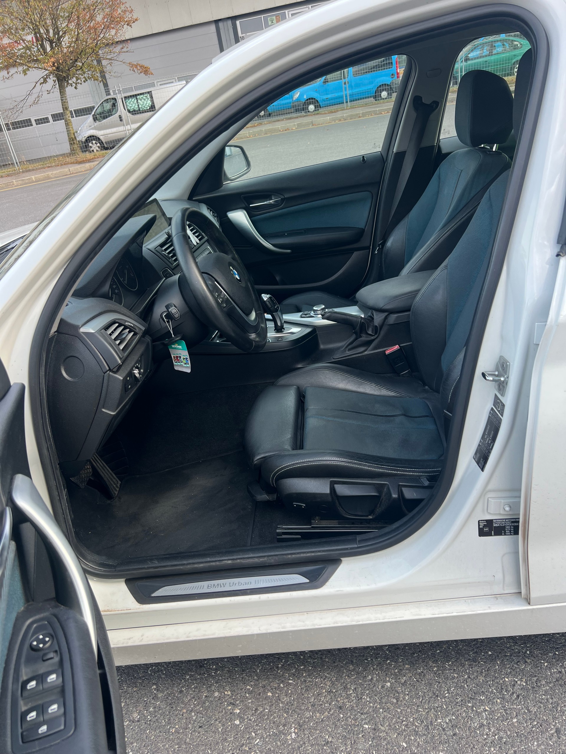 BMW 120d Urban Line Steptronic-image-9