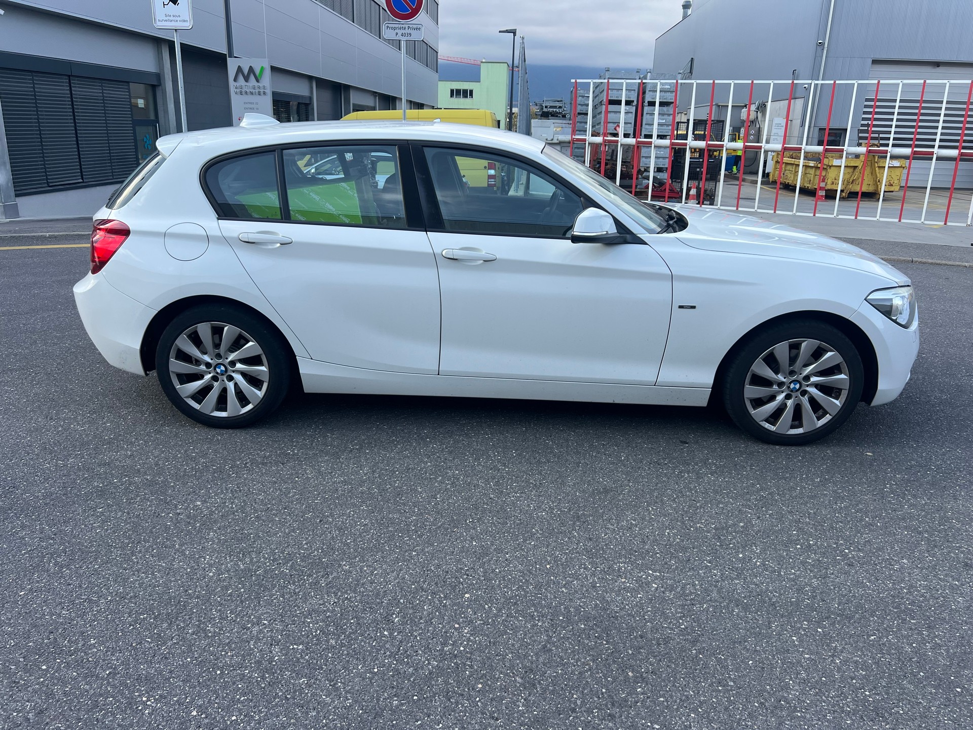 BMW 120d Urban Line Steptronic-image-6