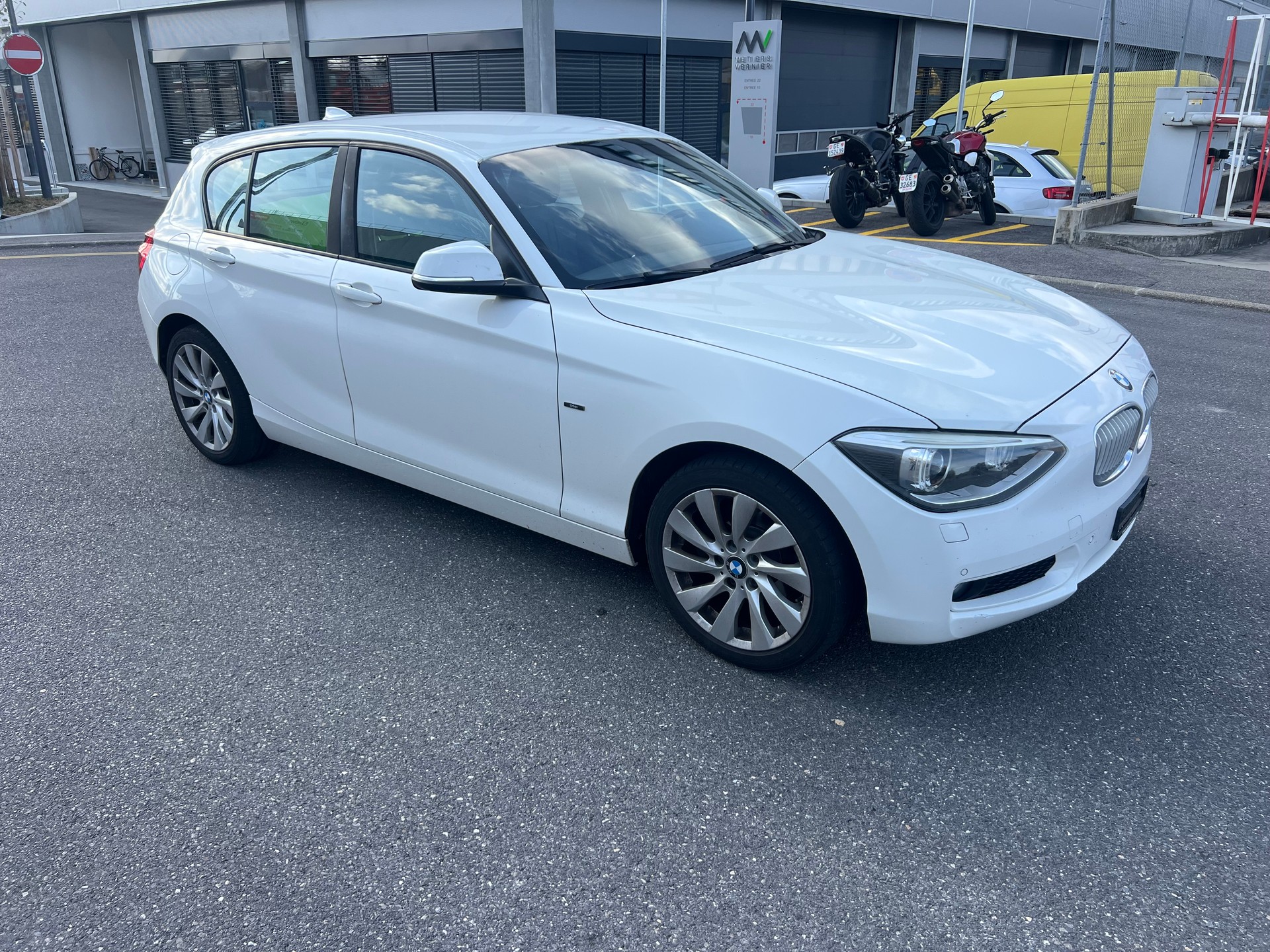 BMW 120d Urban Line Steptronic-image-7
