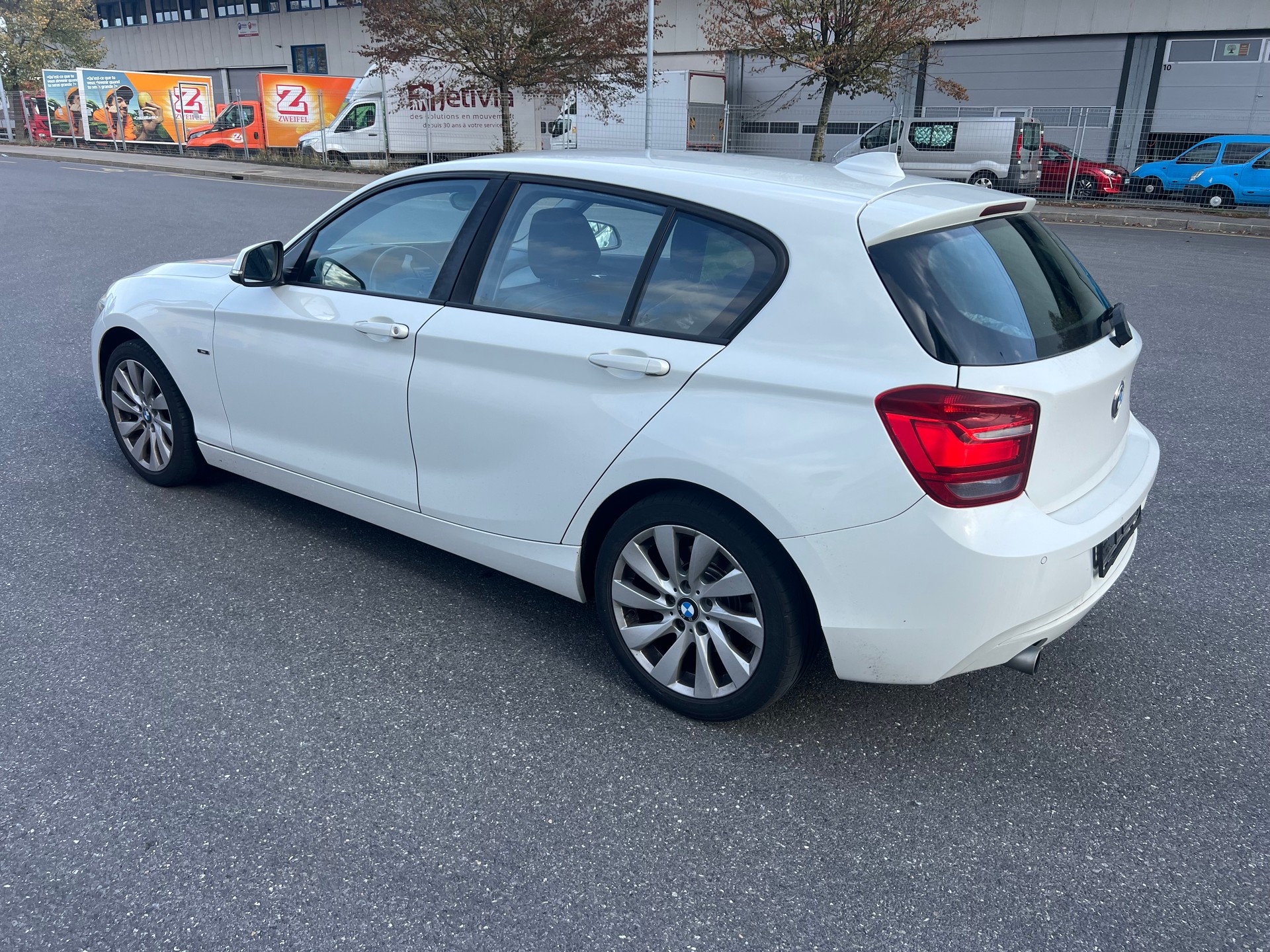 BMW 120d Urban Line Steptronic-image-3