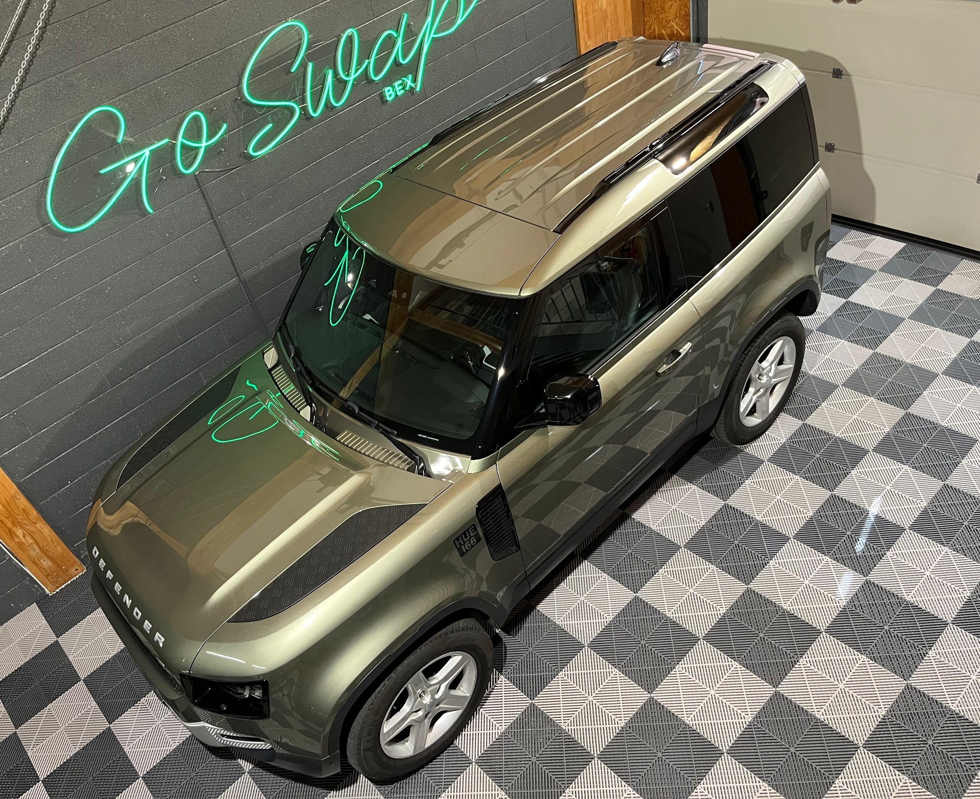 LAND ROVER Defender 90 3.0D I6 200 SE AT8-image-4