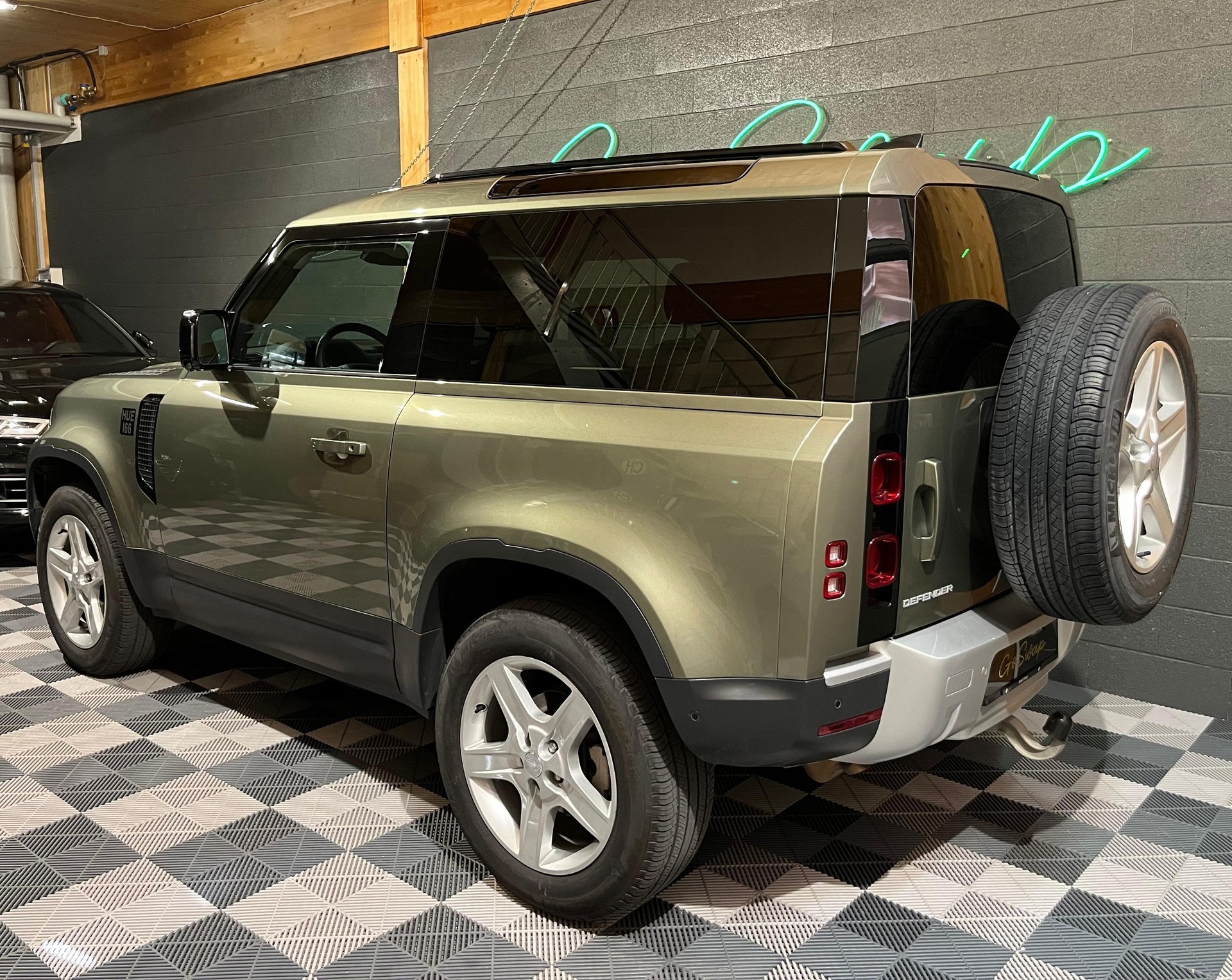 LAND ROVER Defender 90 3.0D I6 200 SE AT8-image-5