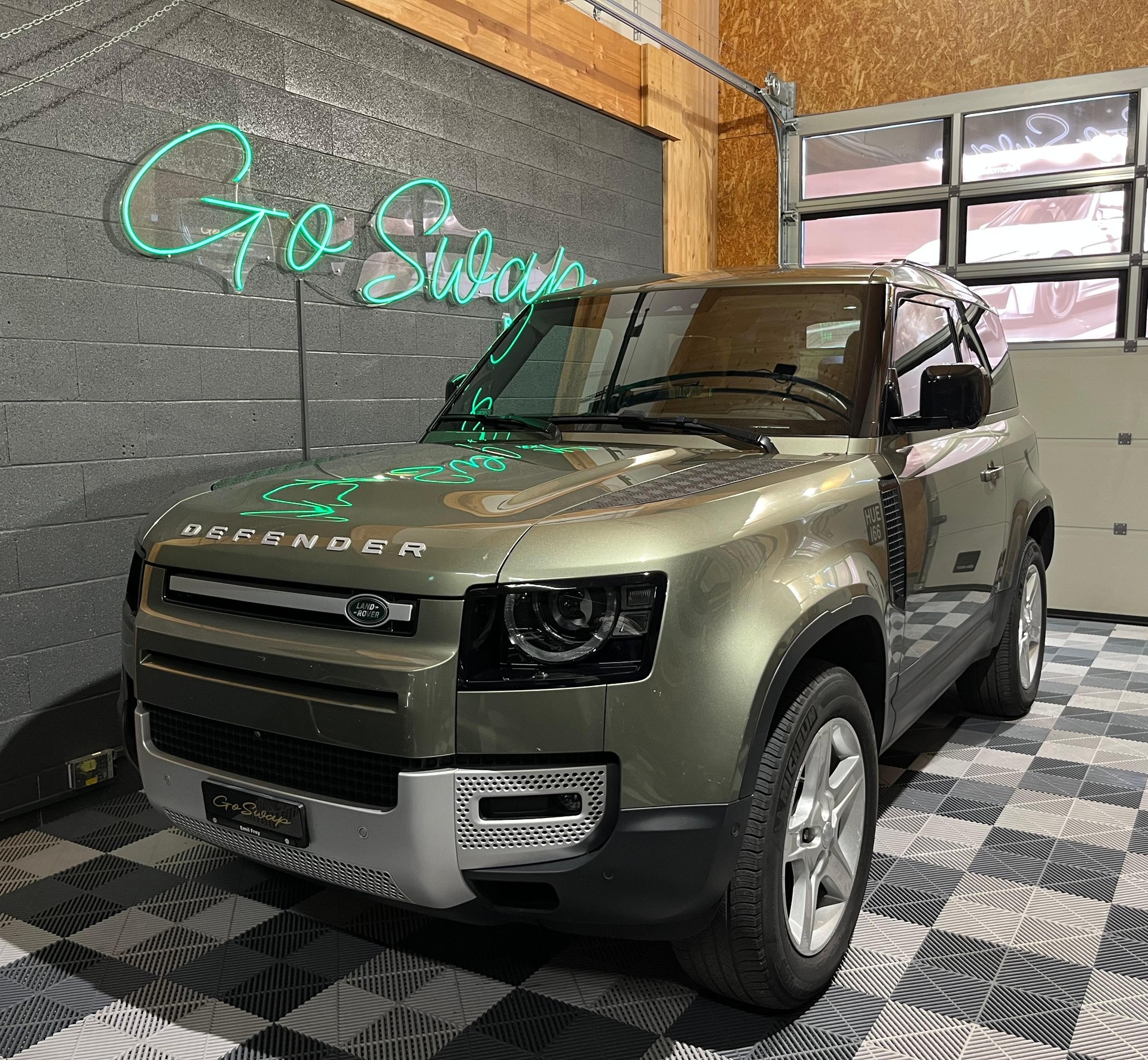 LAND ROVER Defender 90 3.0D I6 200 SE AT8-image-3