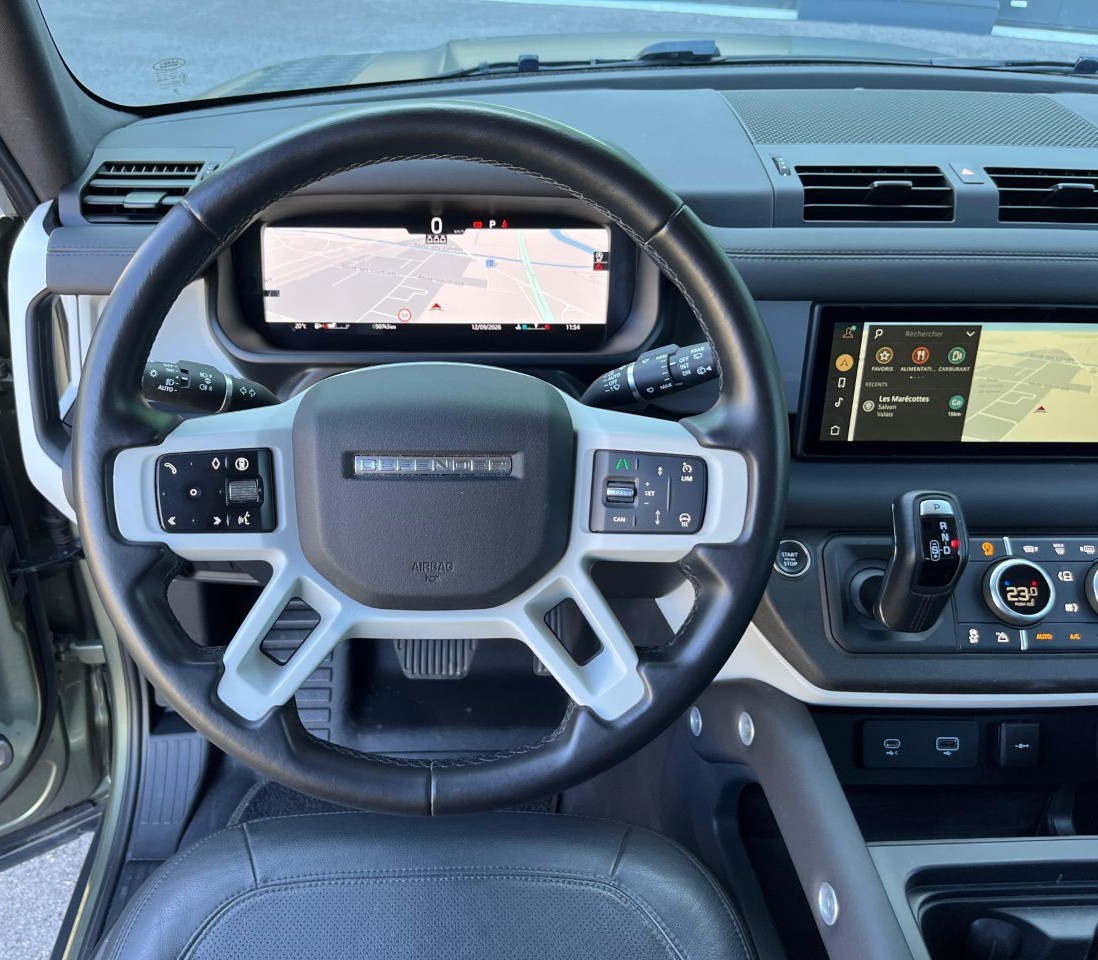 LAND ROVER Defender 90 3.0D I6 200 SE AT8-image-11