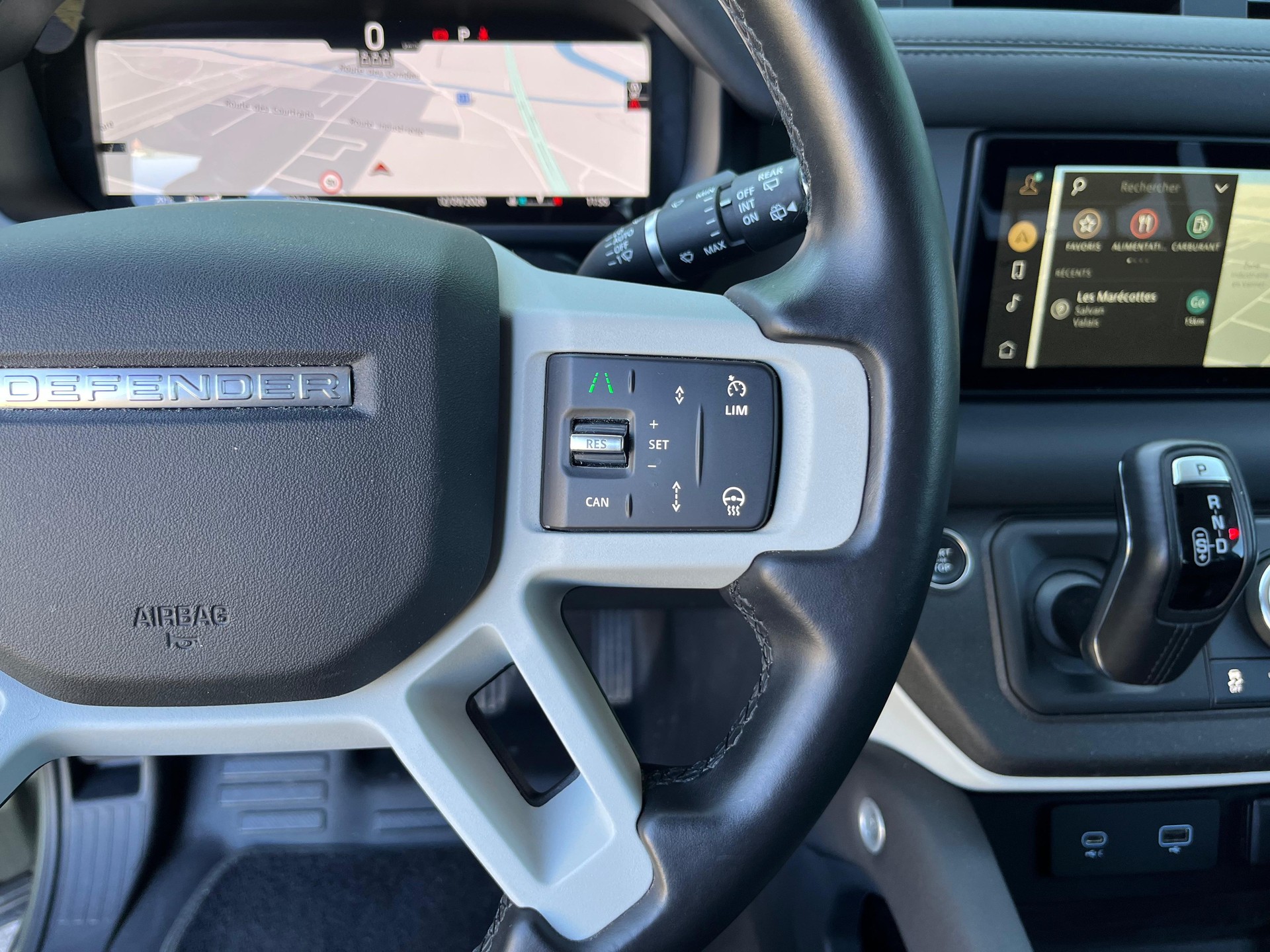LAND ROVER Defender 90 3.0D I6 200 SE AT8-image-13