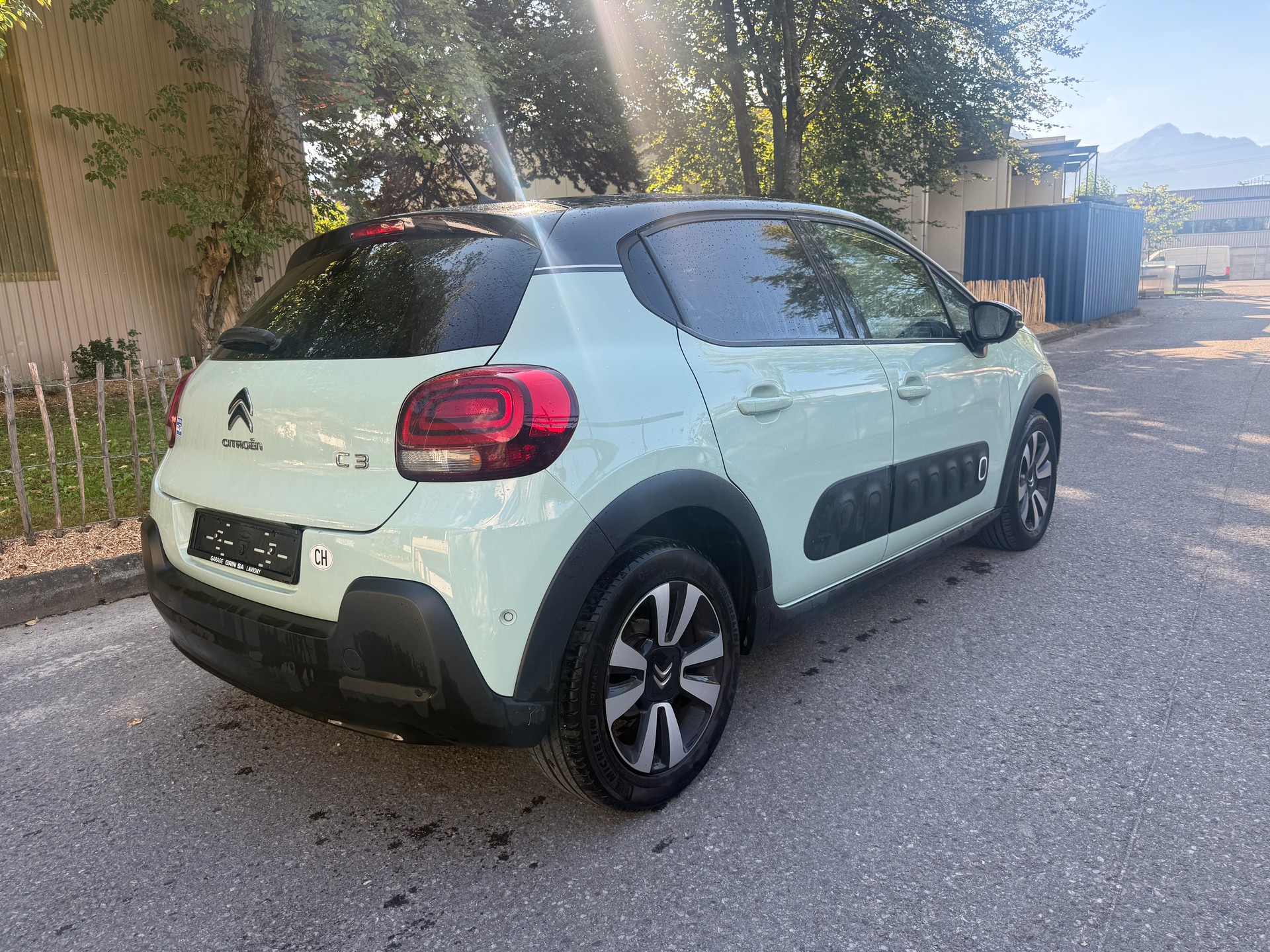 CITROEN C3 1.2i PureTech Shine-image-2