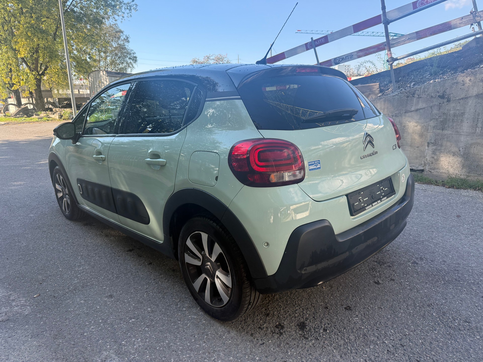 CITROEN C3 1.2i PureTech Shine-image-3