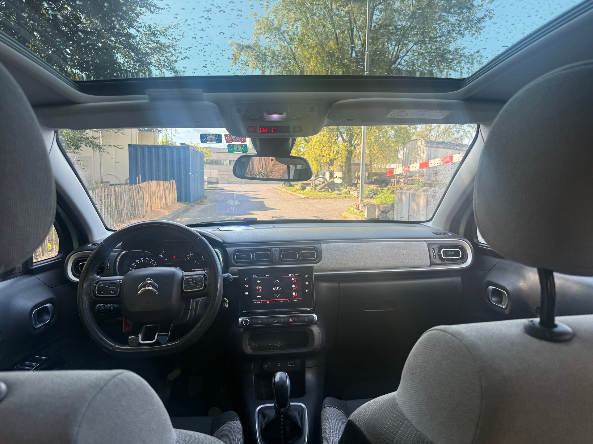 CITROEN C3 1.2i PureTech Shine-image-5