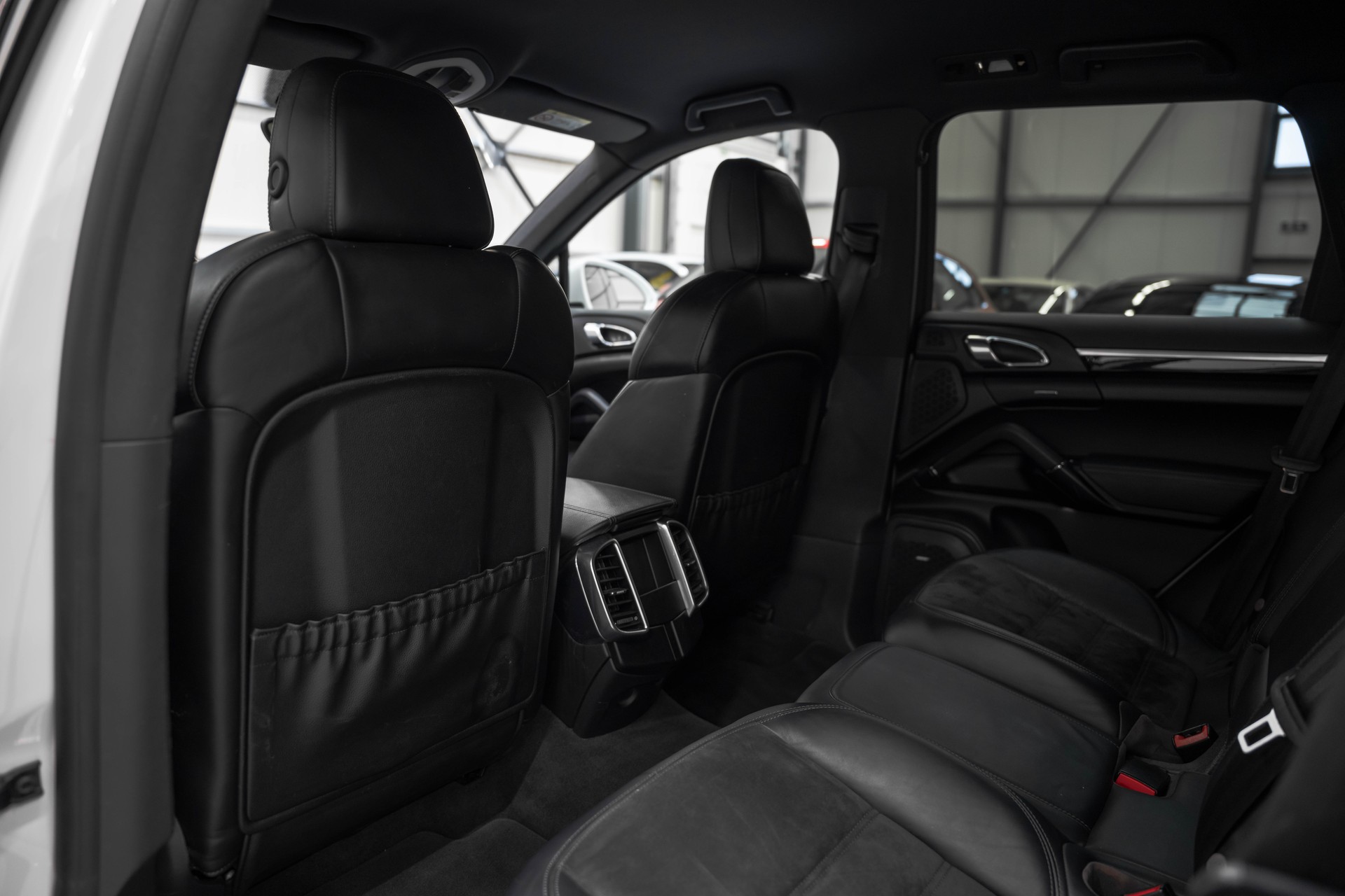 PORSCHE Cayenne Diesel Platinum Edition-image-10