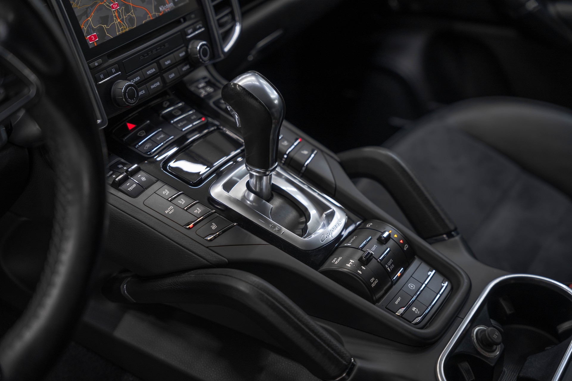 PORSCHE Cayenne Diesel Platinum Edition-image-8
