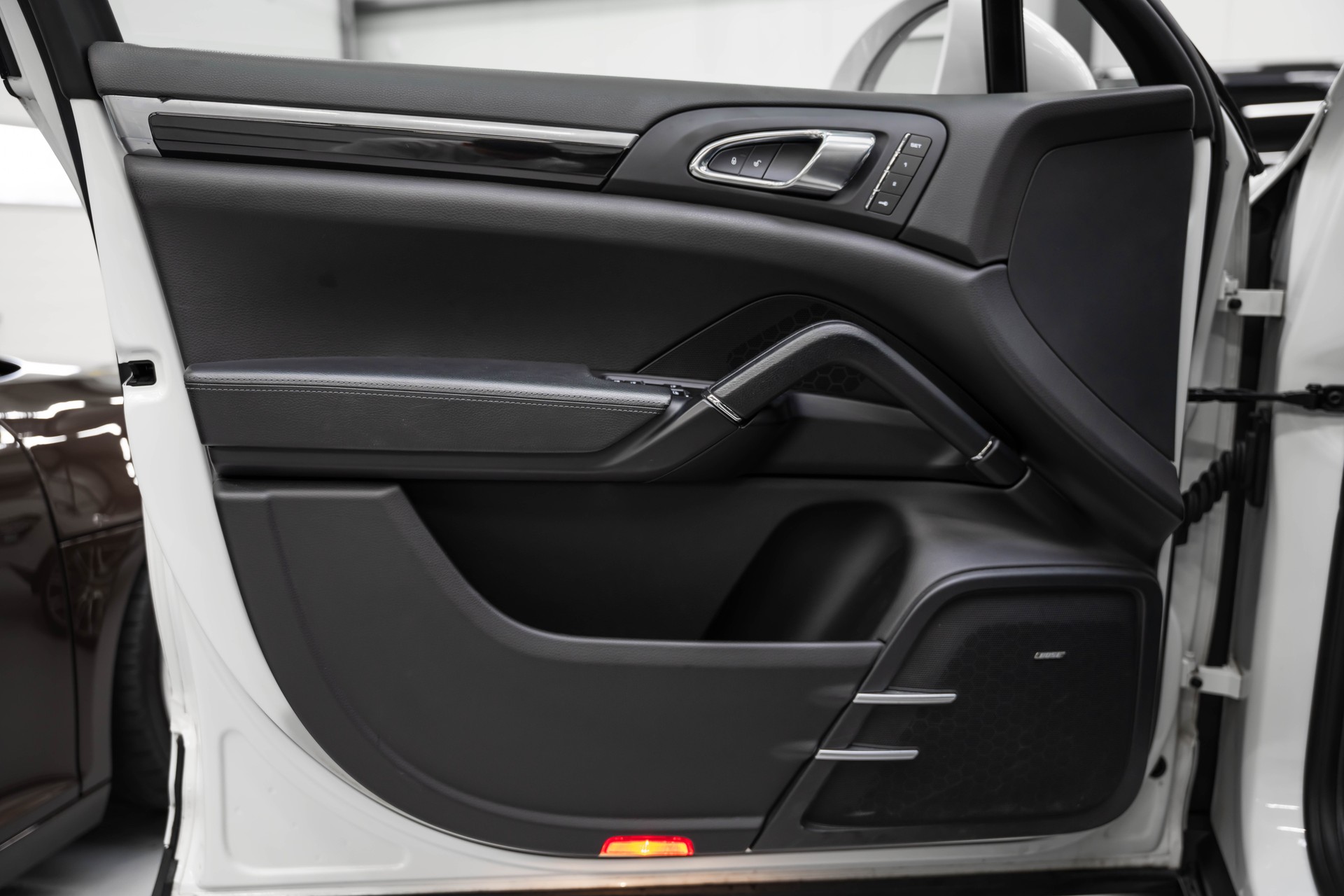 PORSCHE Cayenne Diesel Platinum Edition-image-17