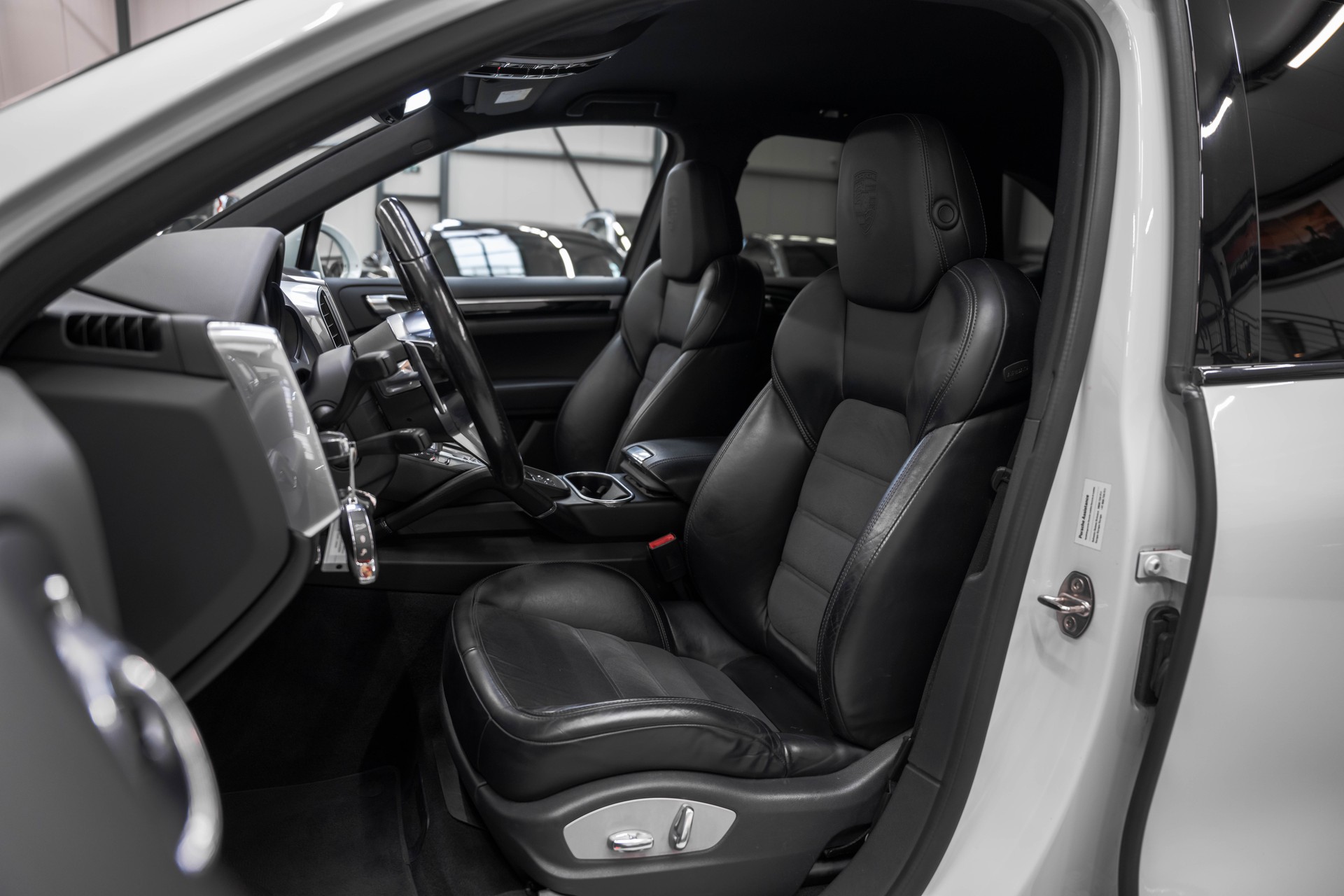 PORSCHE Cayenne Diesel Platinum Edition-image-9