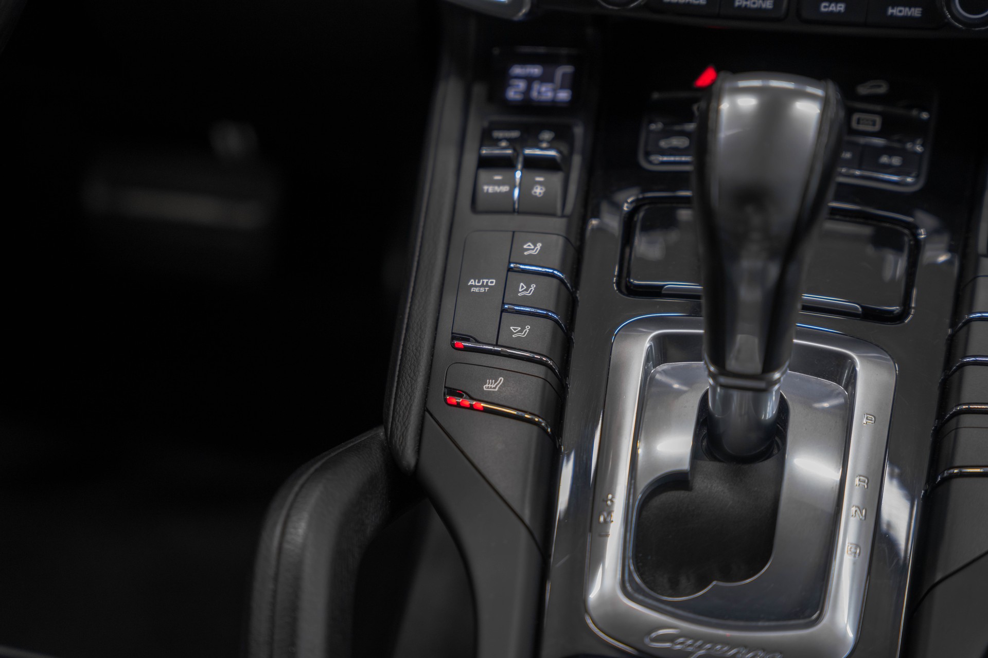 PORSCHE Cayenne Diesel Platinum Edition-image-21
