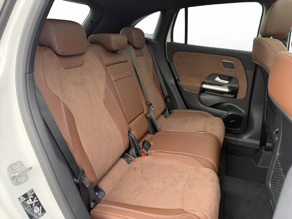 MERCEDES-BENZ GLA 250 AMG Line 4Matic Swiss Star-image-12