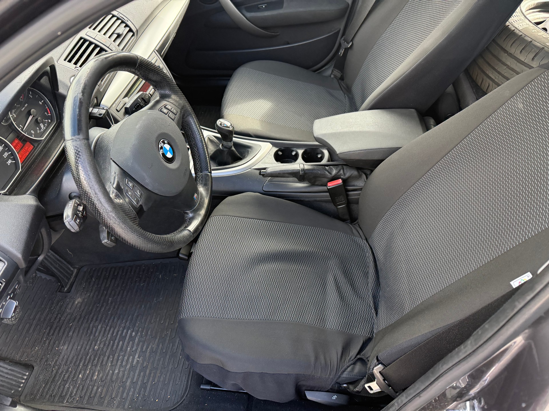 BMW 116i-image-8