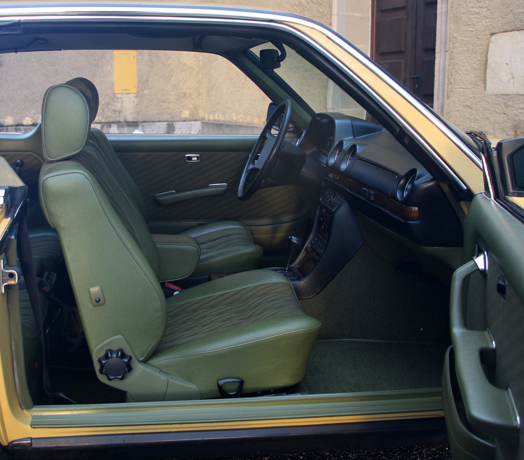 MERCEDES-BENZ 230 C-image-10