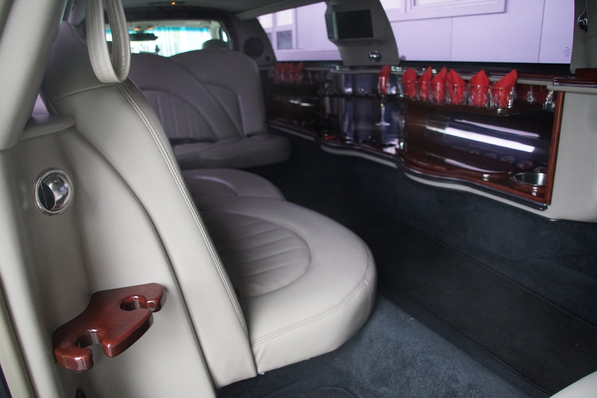 LINCOLN Town Car Stretchlimousine-image-5