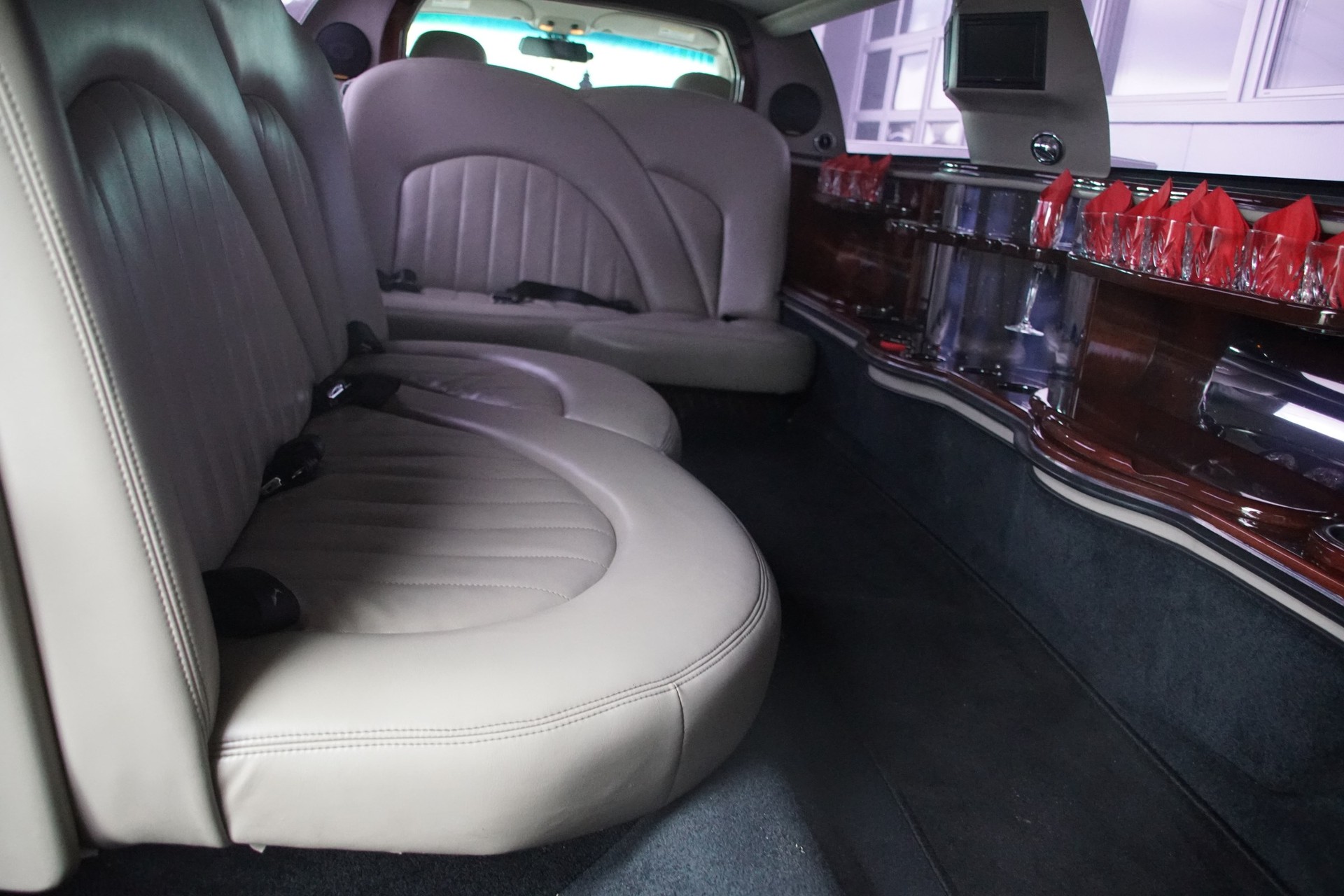 LINCOLN Town Car Stretchlimousine-image-6