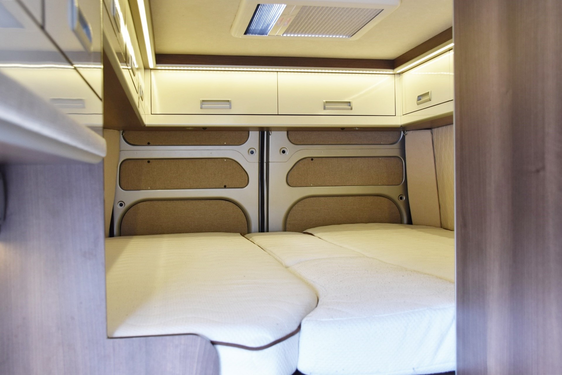 GLOBECAR EXPLORER Z NEO TRAVELLER 3,0 DIESEL HOCHDACH H3 PEUGEOT BOXER-image-10
