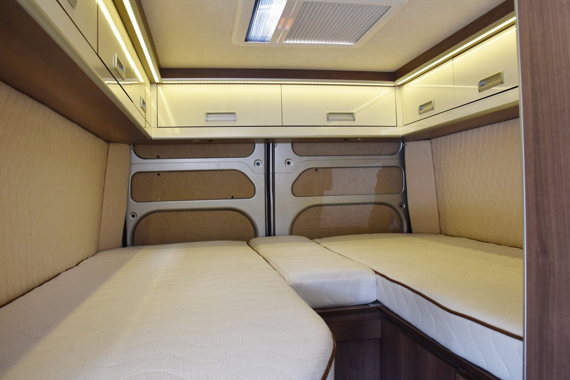 GLOBECAR EXPLORER Z NEO TRAVELLER 3,0 DIESEL HOCHDACH H3 PEUGEOT BOXER