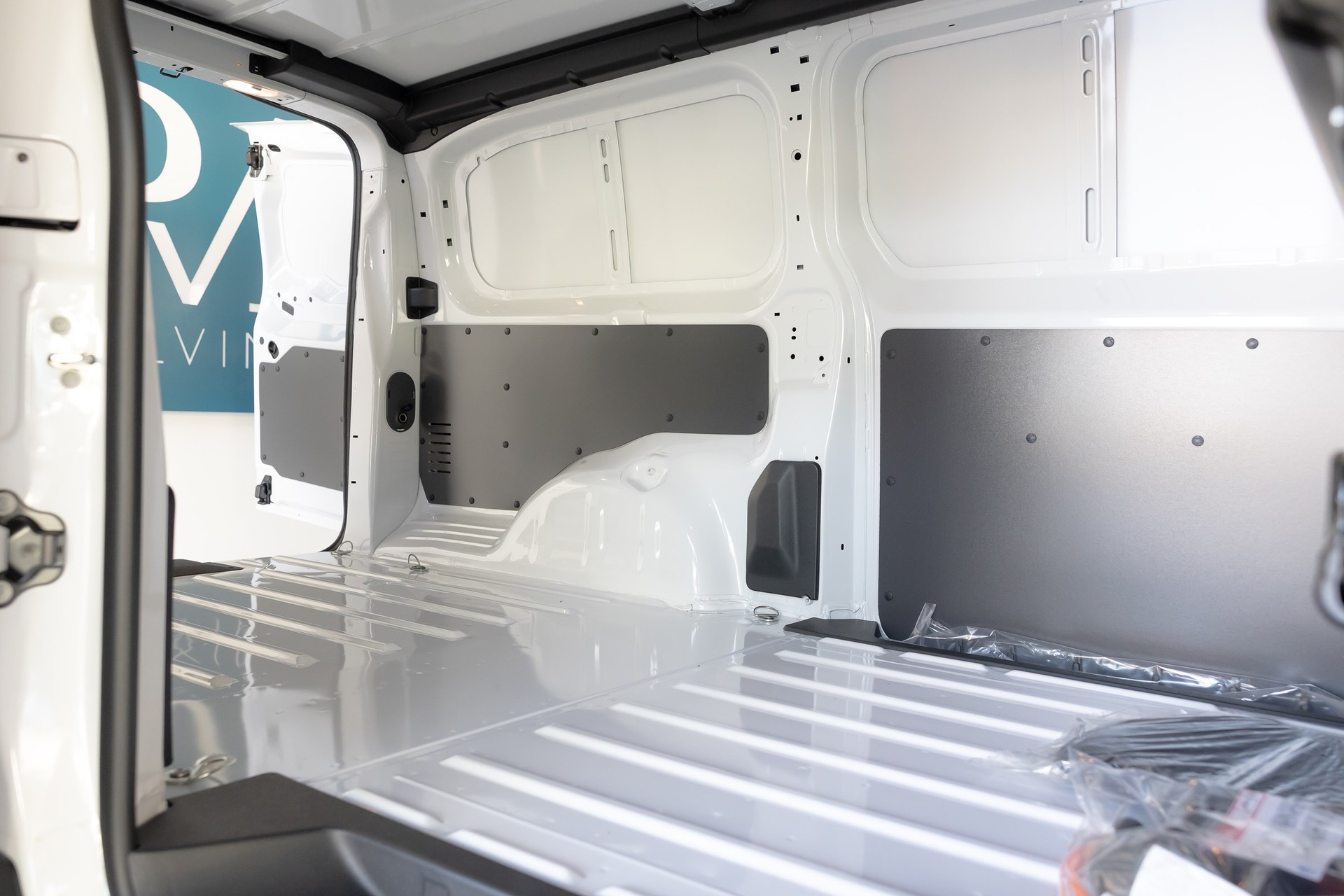 PEUGEOT E-Expert 75 KWh Standard-image-7