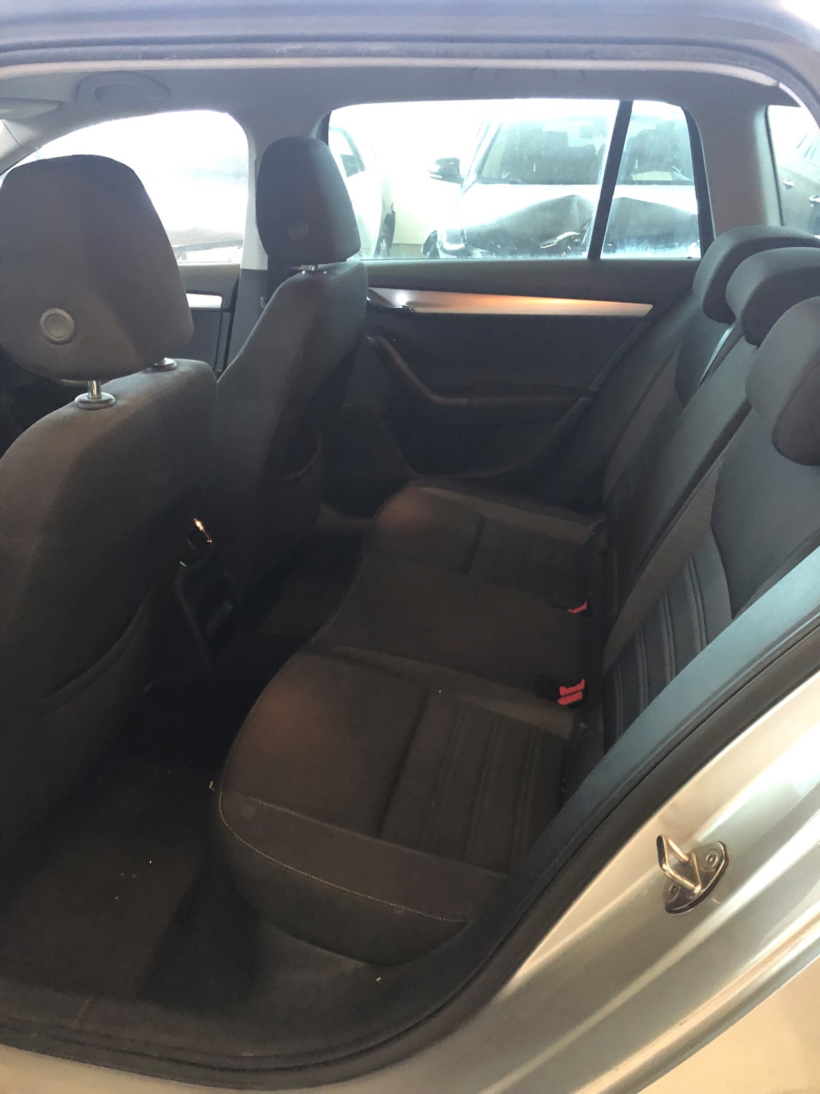 SKODA Octavia Combi 1.8 TSI Ambition 4x4 DSG-image-11