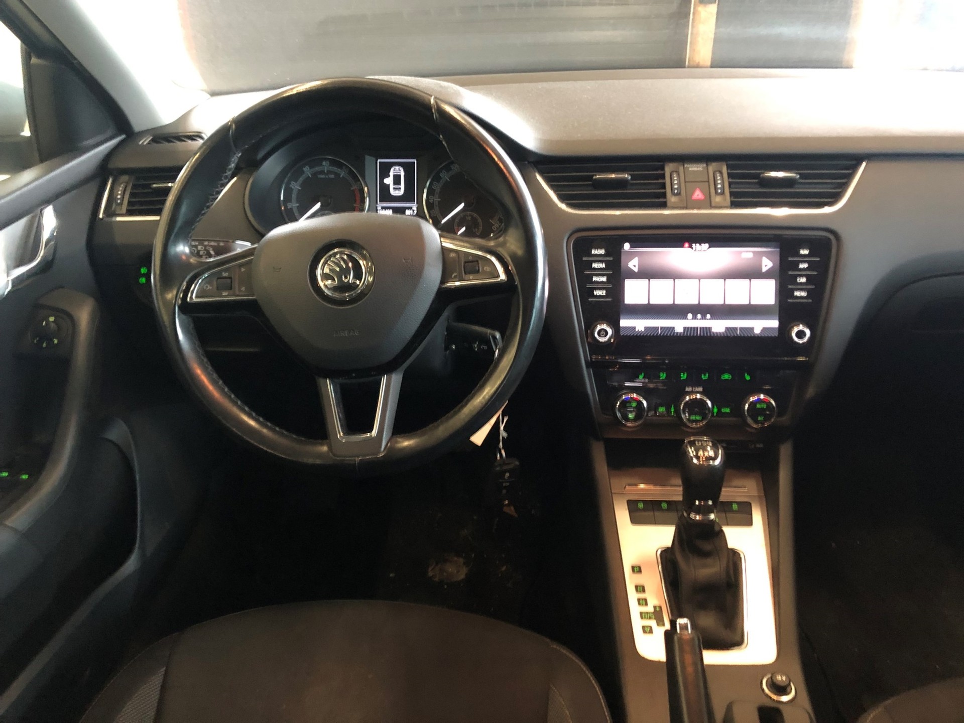SKODA Octavia Combi 1.8 TSI Ambition 4x4 DSG-image-6