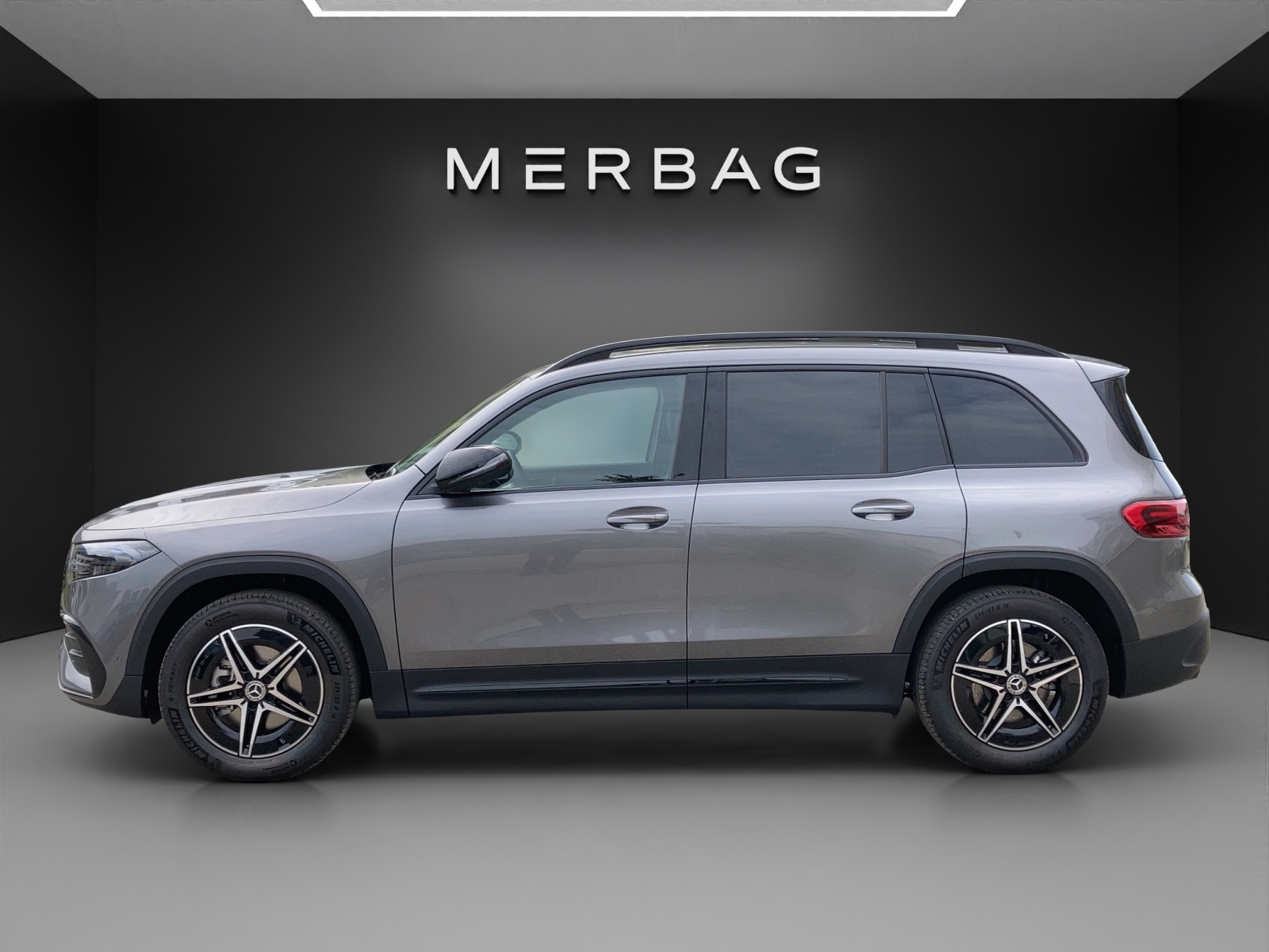 MERCEDES-BENZ EQB 300 AMG Line 4Matic-image-2