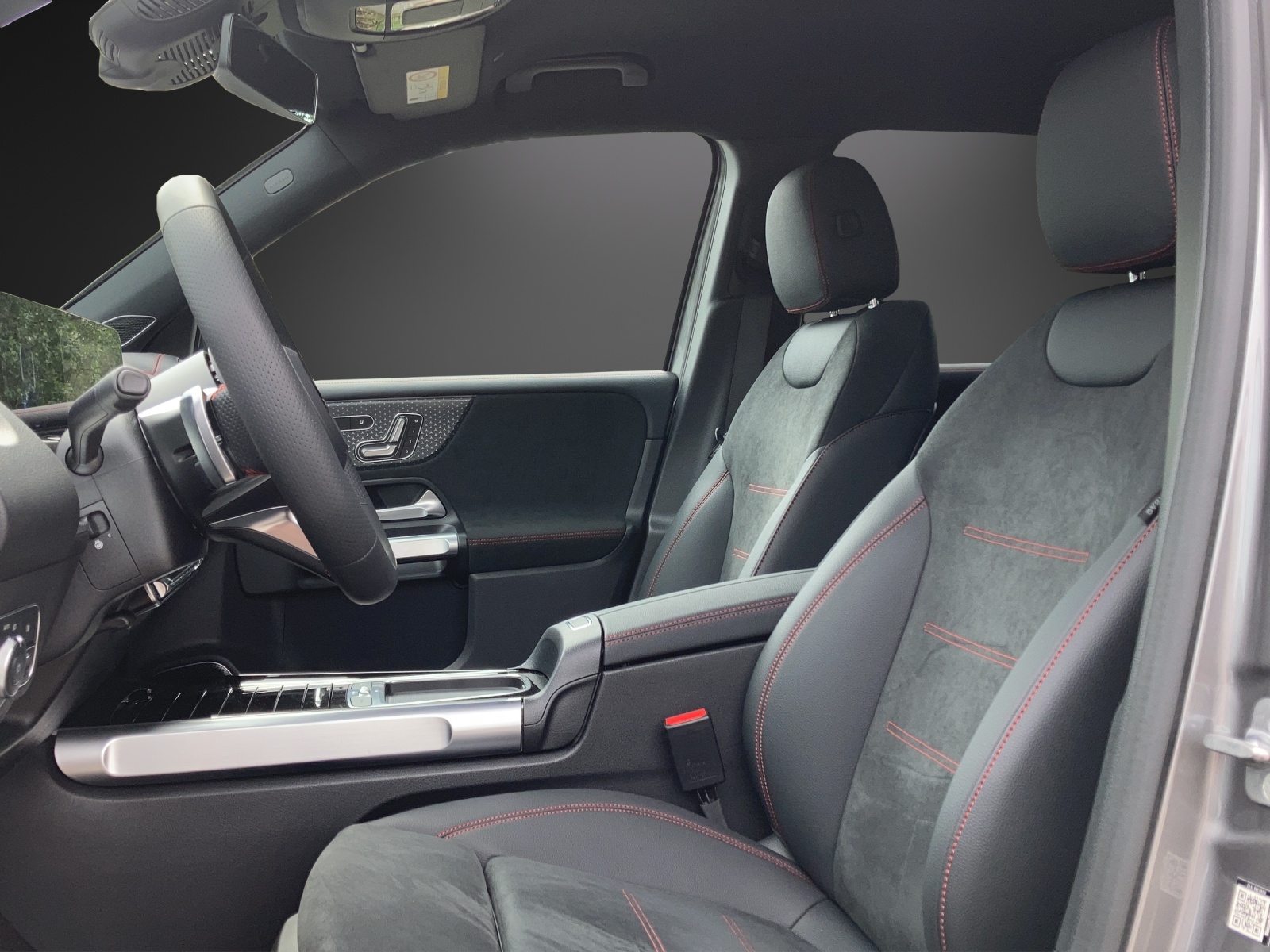 MERCEDES-BENZ EQB 300 AMG Line 4Matic-image-7
