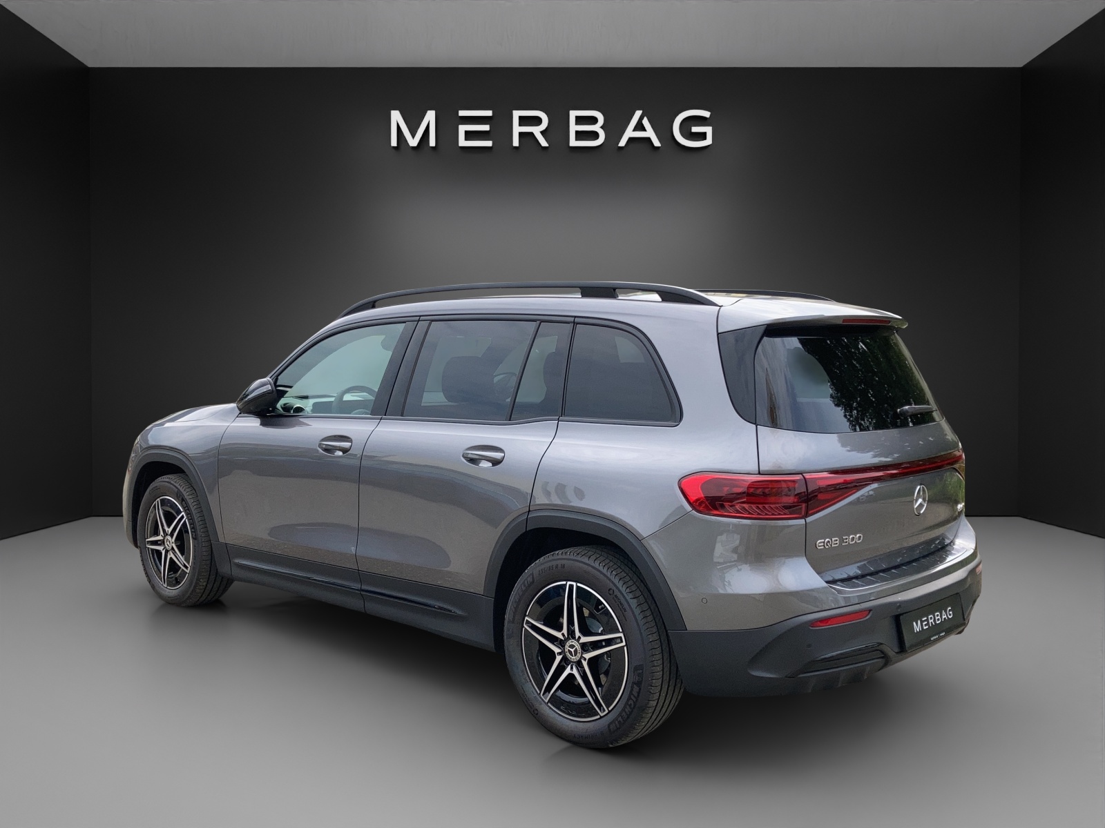 MERCEDES-BENZ EQB 300 AMG Line 4Matic-image-3