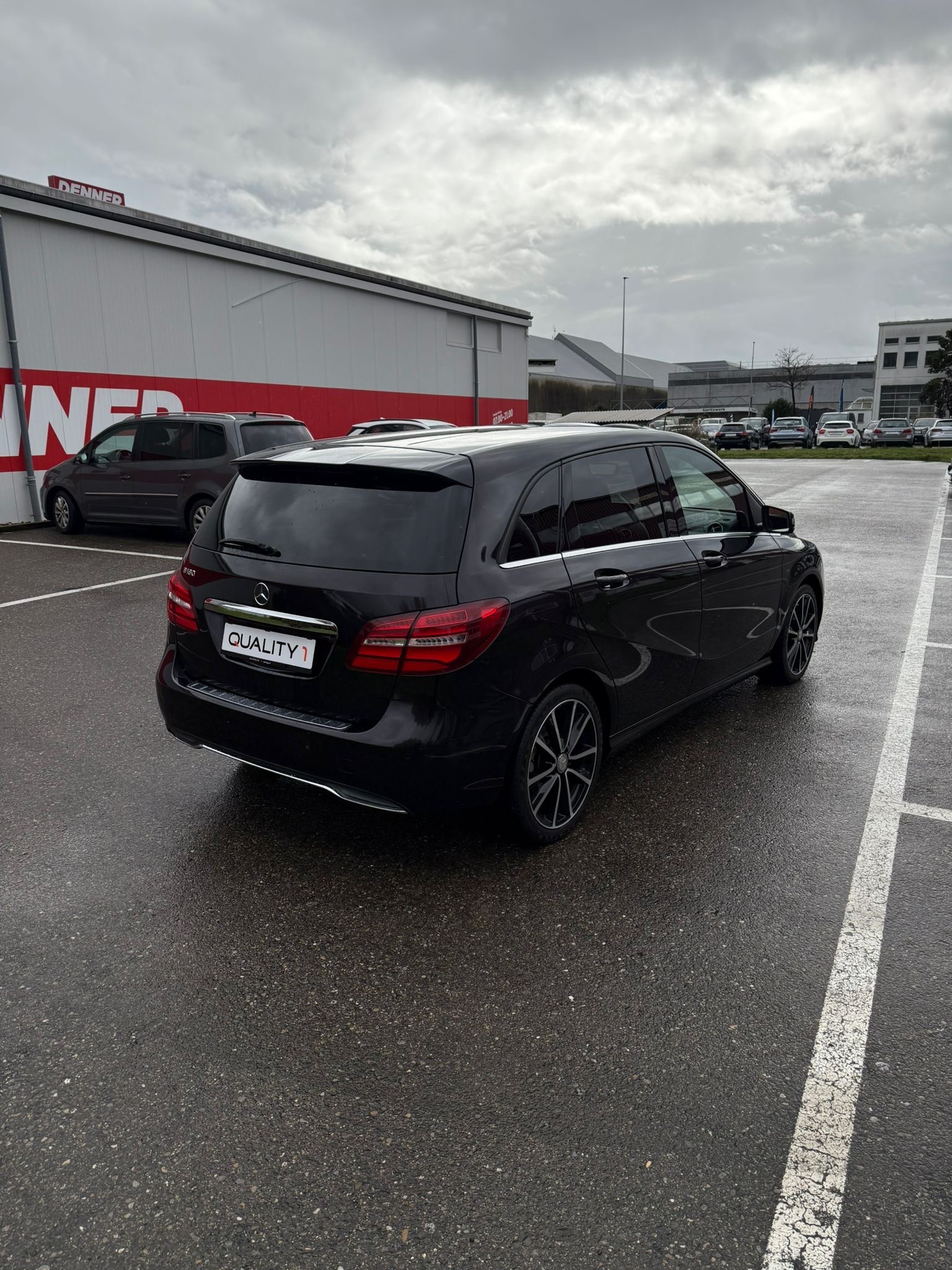 MERCEDES-BENZ B 180 Style 7G-DCT-image-4