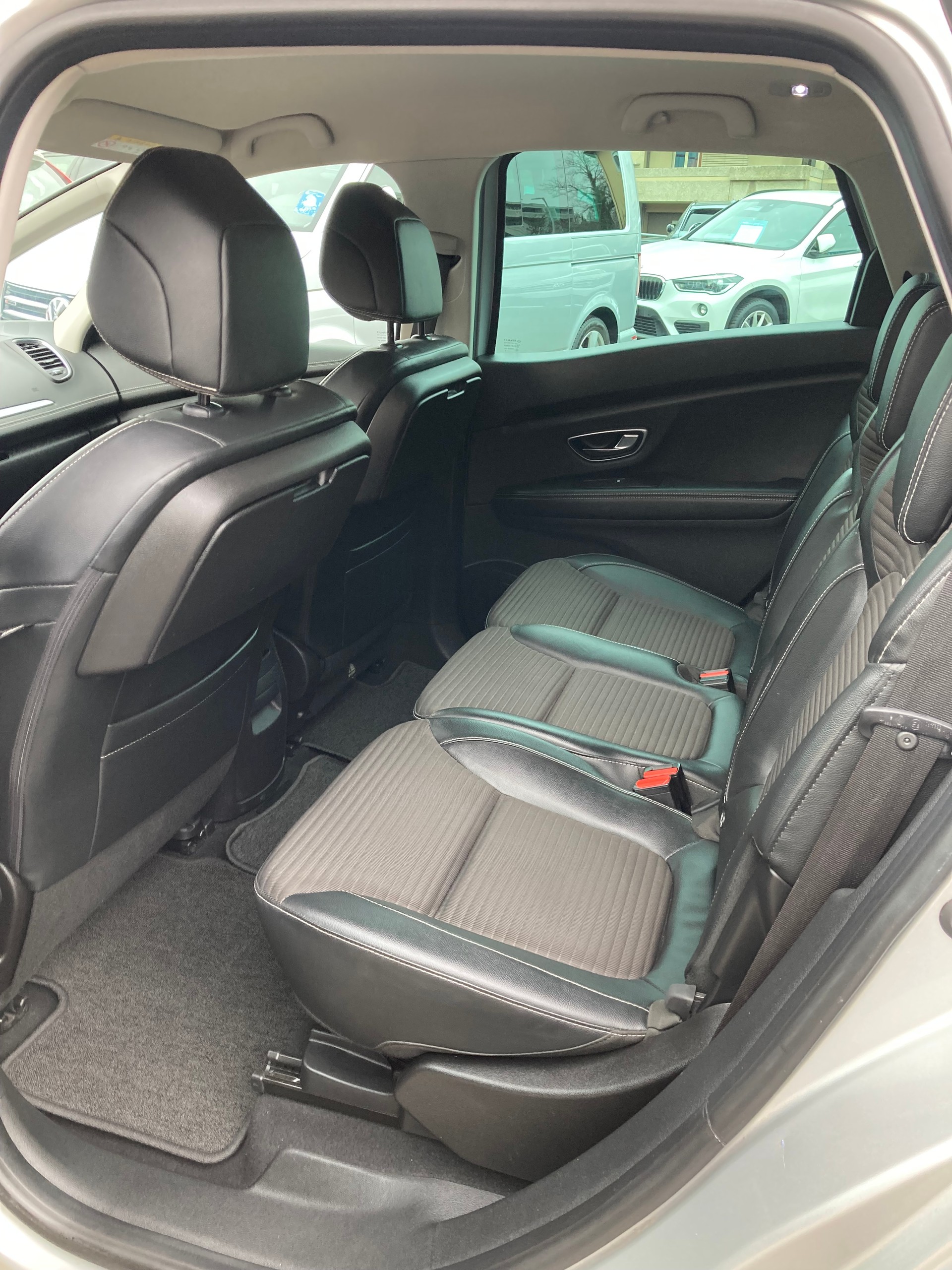 RENAULT Scénic 1.3 16V Turbo Intens EDC-image-8
