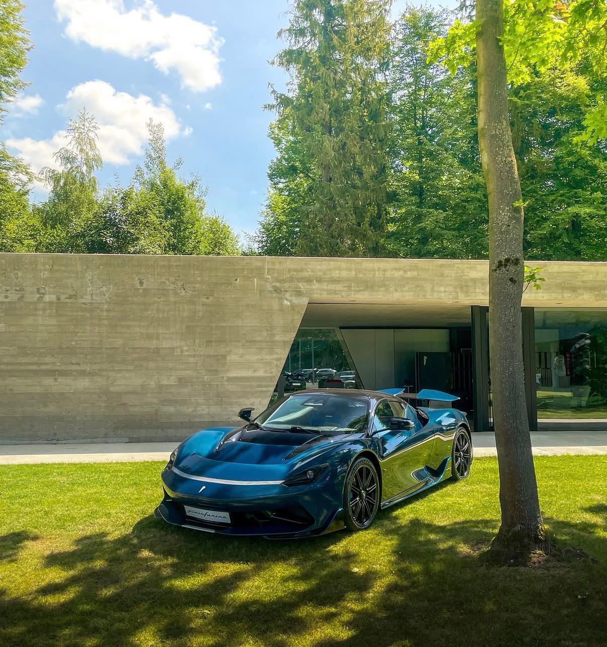 PININFARINA Battista Blu Carbon-image-0