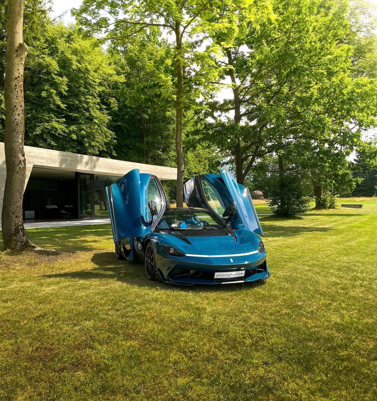 PININFARINA Battista Blu Carbon-image-1