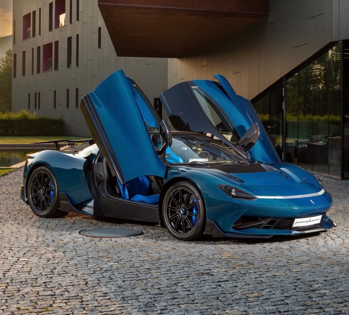PININFARINA Battista blu Carbonio-image-0
