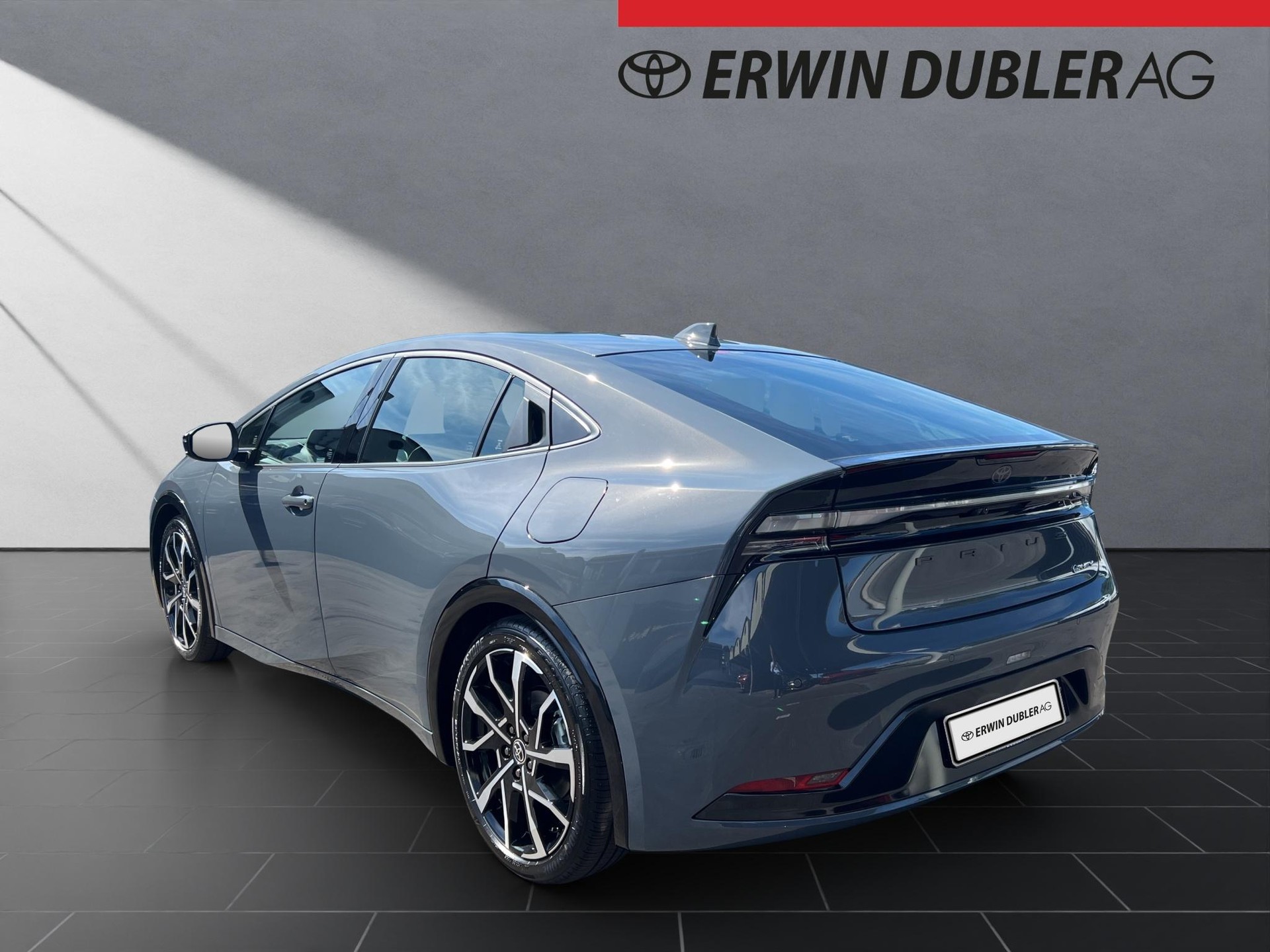 TOYOTA Prius 2.0 Plug-In-Hybrid Style-showroom-element-2