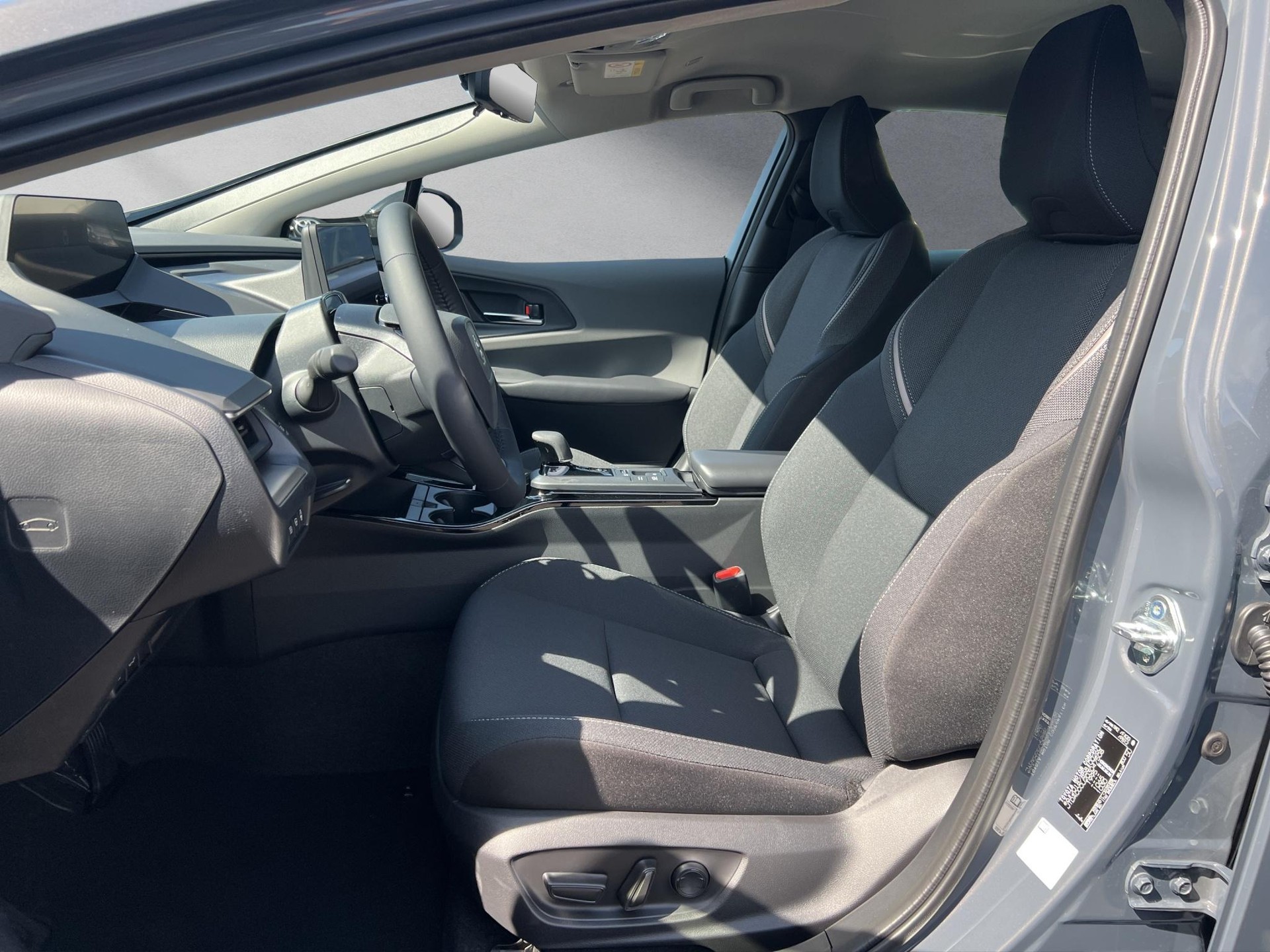 TOYOTA Prius 2.0 Plug-In-Hybrid Style-image-8