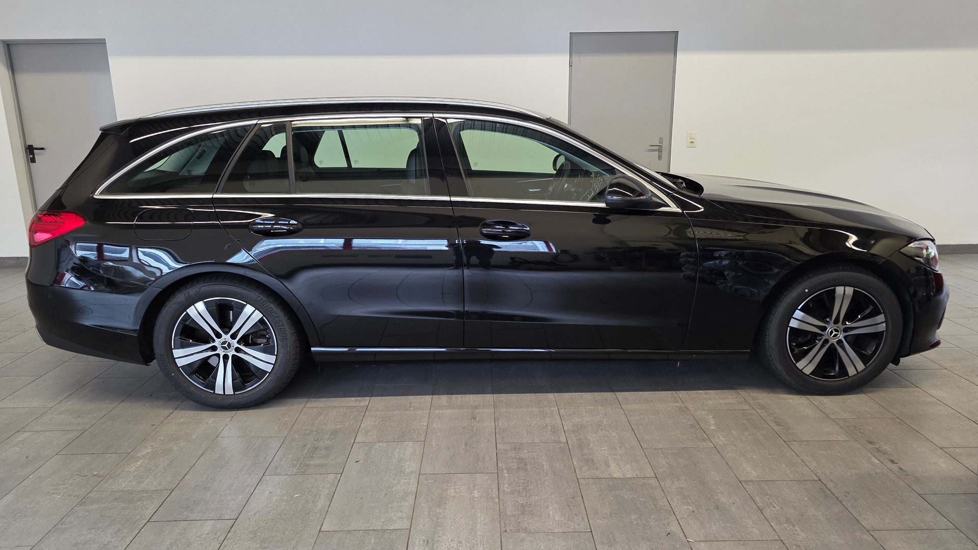 MERCEDES-BENZ C 220 d T 4Matic Avantgarde-showroom-element-2