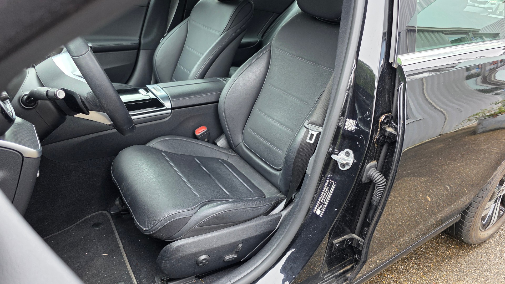 MERCEDES-BENZ C 220 d T 4Matic Avantgarde-image-12