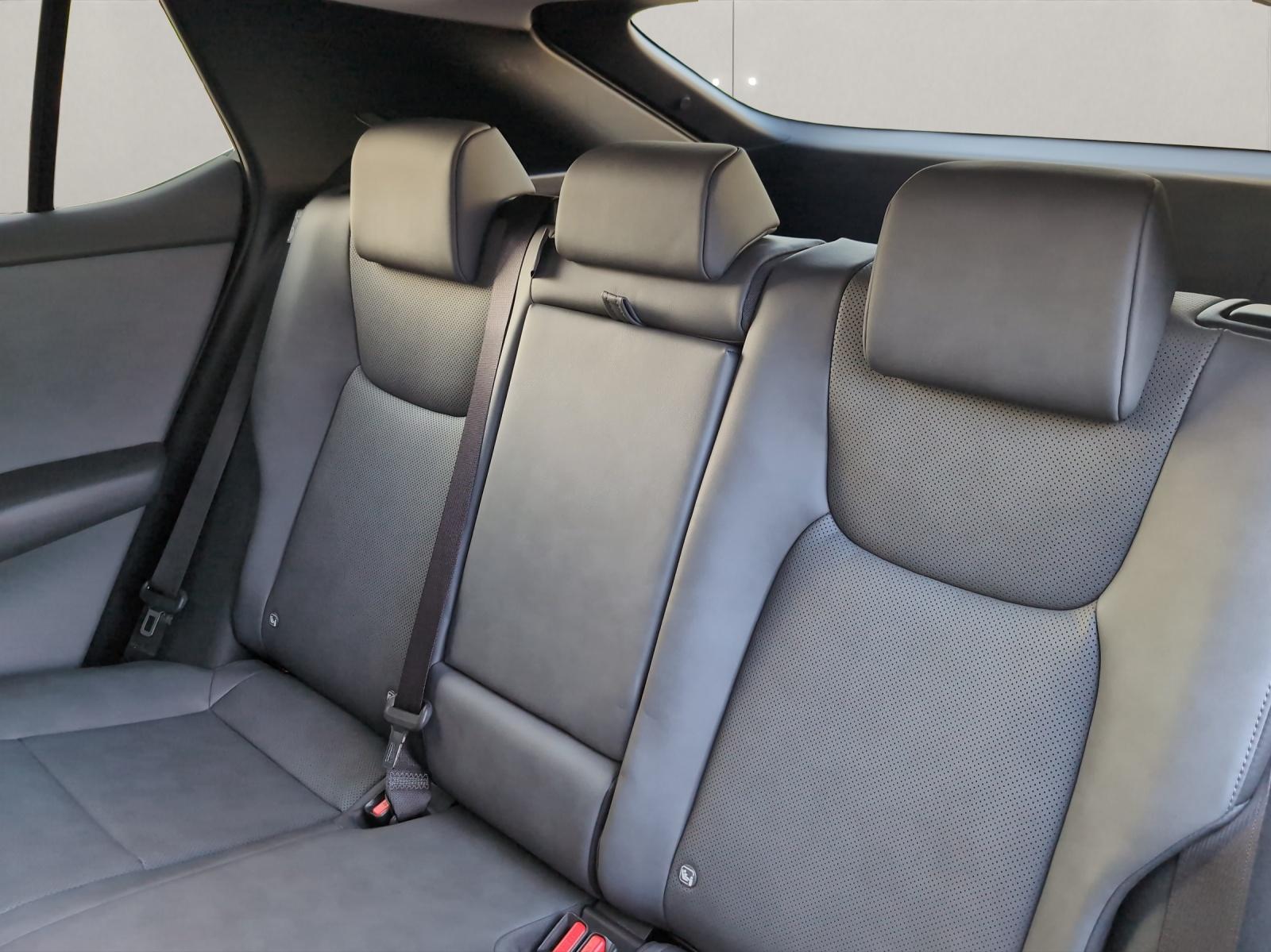 LEXUS RZ 450e Comfort-image-14