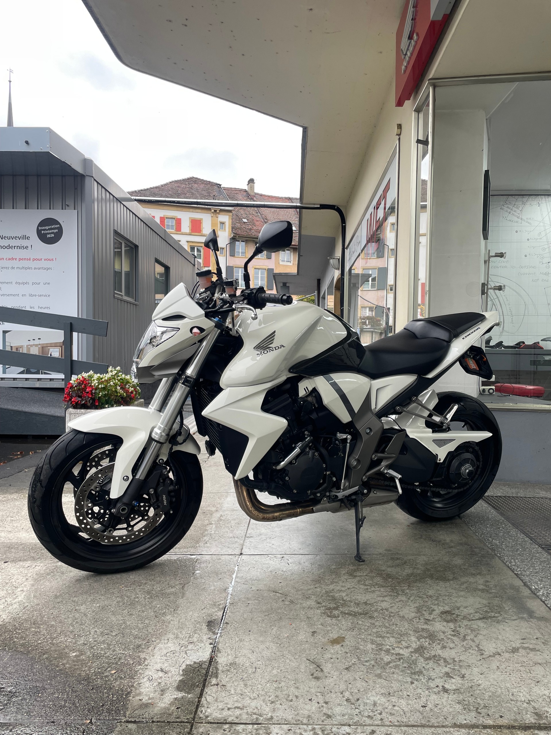 HONDA CB 1000 R ABS-image-2