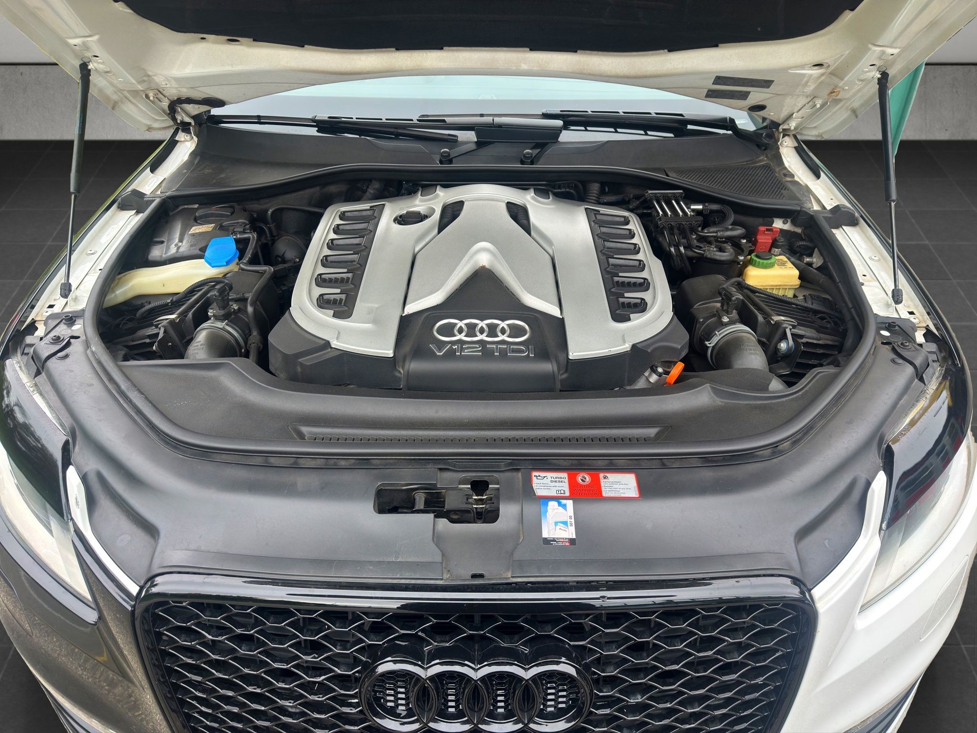 AUDI Q7 6.0 TDI V12 quattro tiptronic-image-14