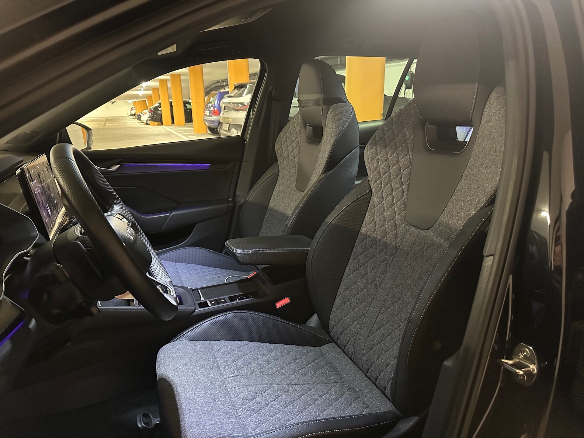 SKODA Octavia Combi 1.5 TSI mHEV DSG Dynamic Sport Line-image-4