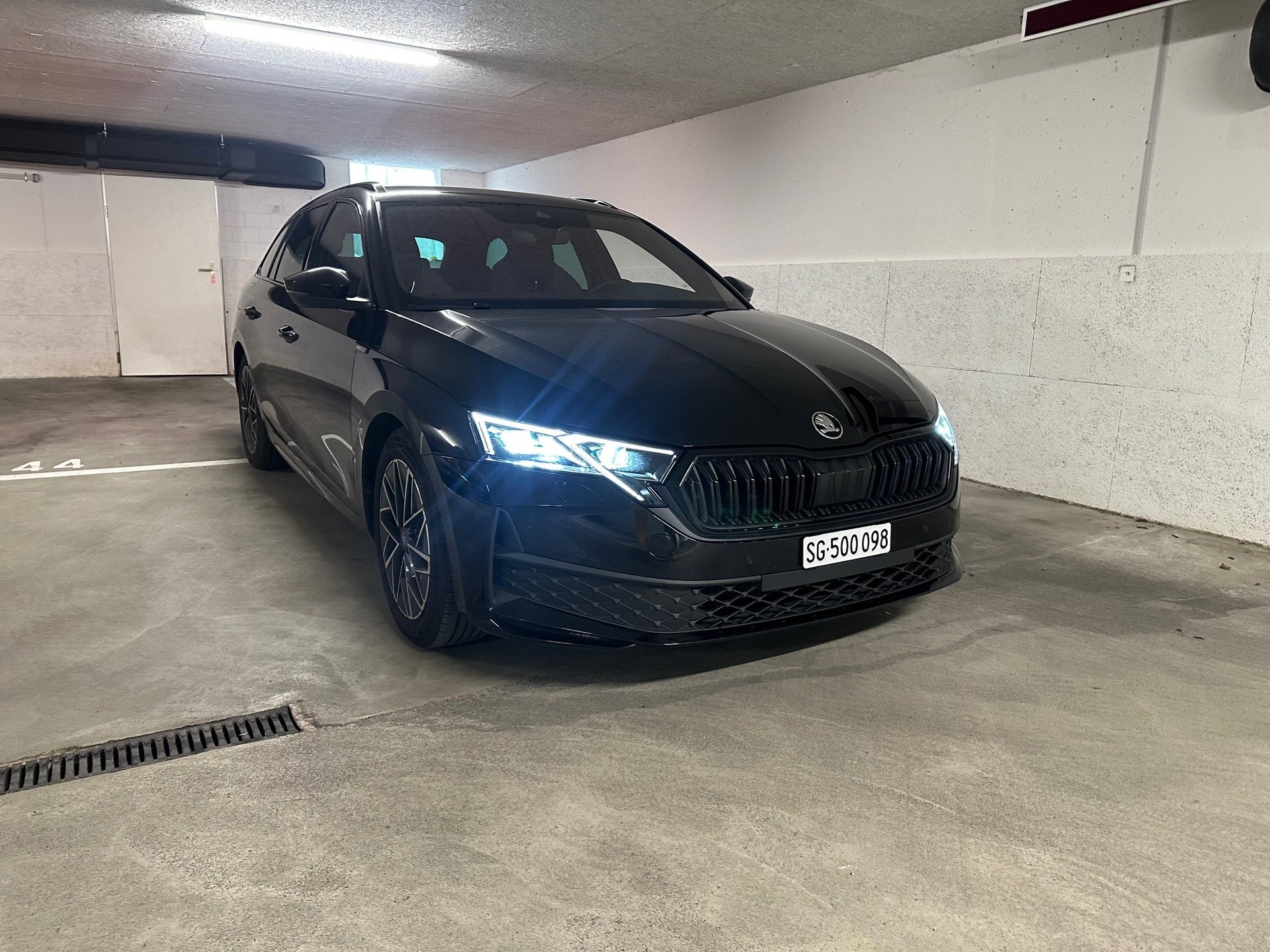 SKODA Octavia Combi 1.5 TSI mHEV DSG Dynamic Sport Line-image-3